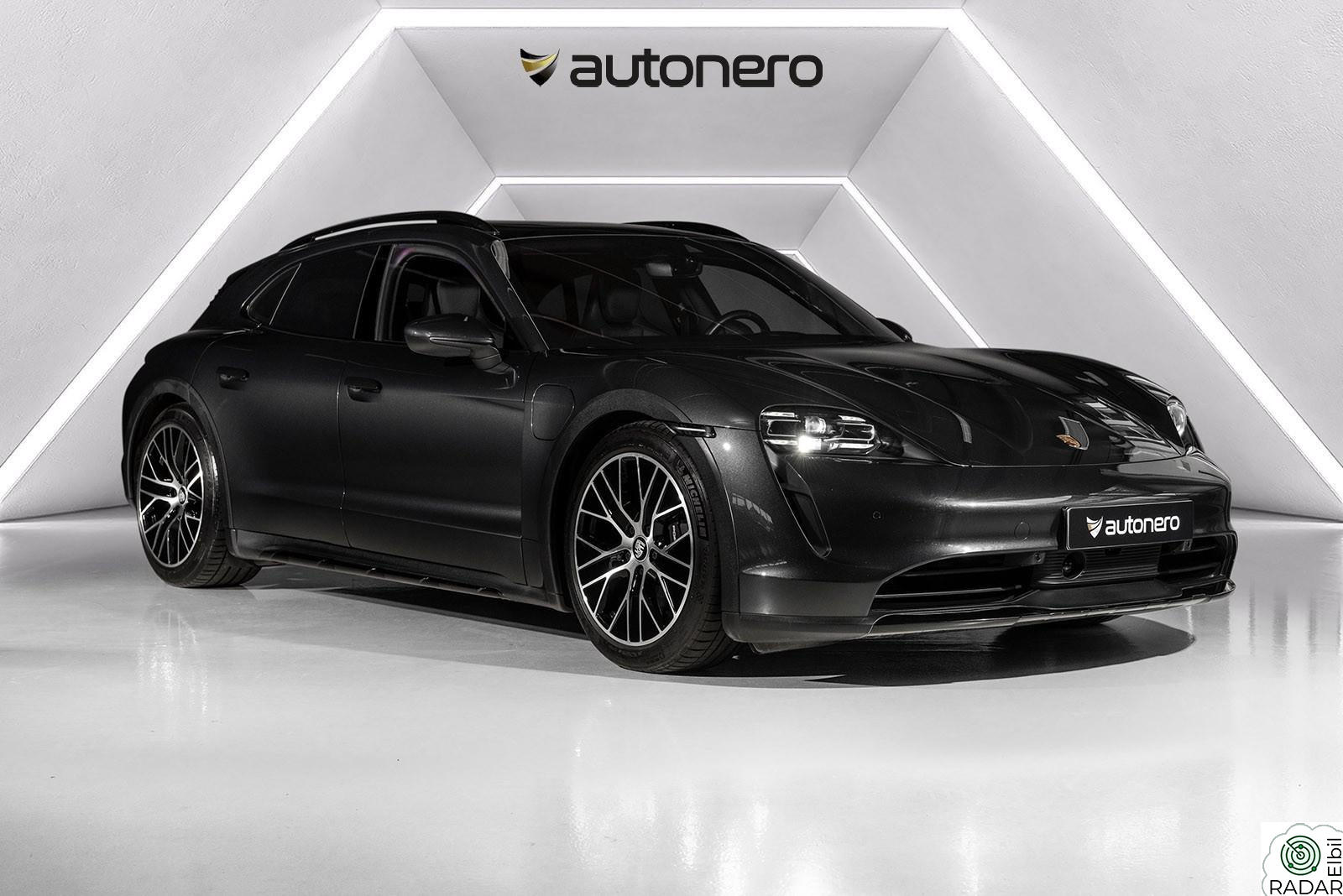 PORSCHE Taycan 4 4 381 HK