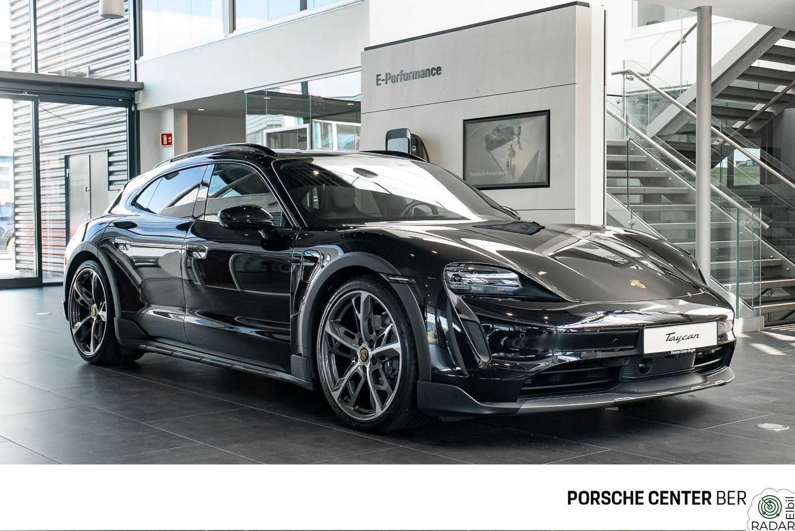 PORSCHE Taycan 4 4 Cross Turismo / Rear-Axle St / LAV KM! / 18-veis