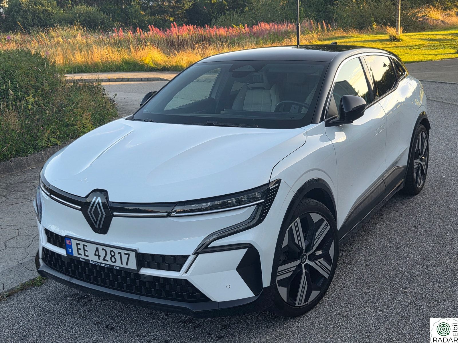 RENAULT MEGANE E-TECH ELECTRIC ICONIC (topputgaven)