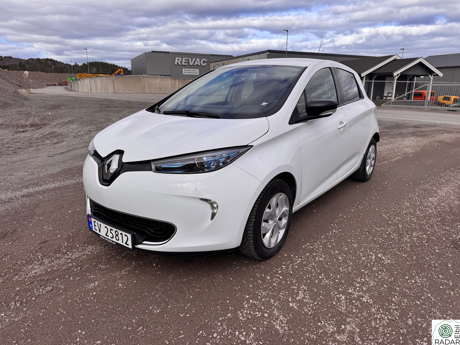 RENAULT ZOE Z.E. 40 R110 INTENS,EU-OK 2-2028,LAV KM !!