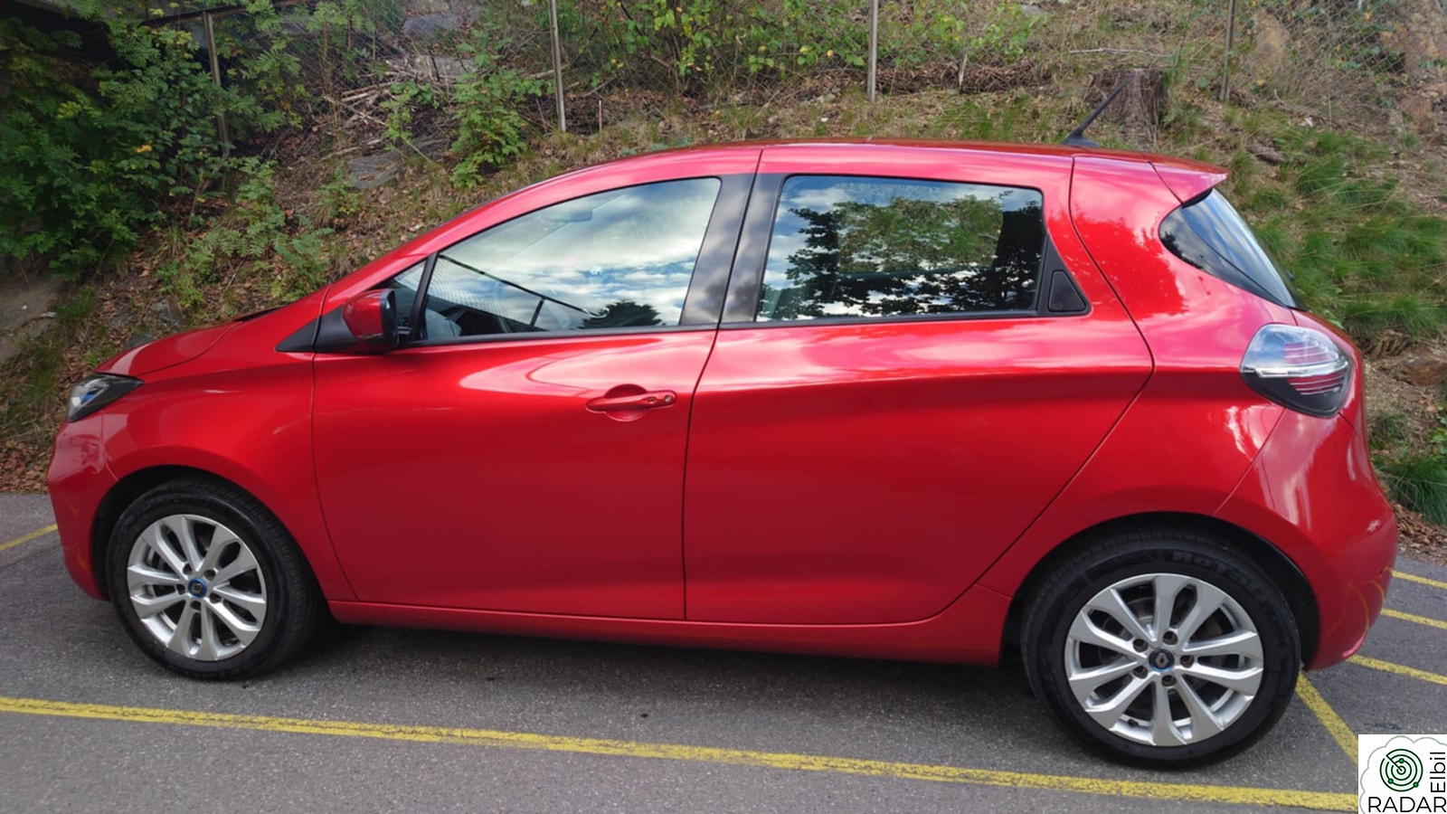 RENAULT ZOE Z.E. 50 R110 Zen.  Bilen fikk ny motor ved 100.000 km
