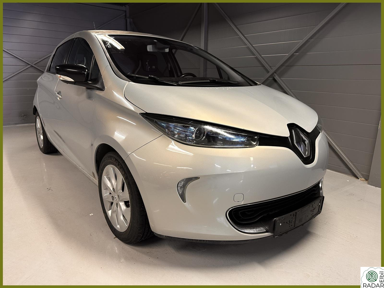 RENAULT ZOE -- OUTLET -----