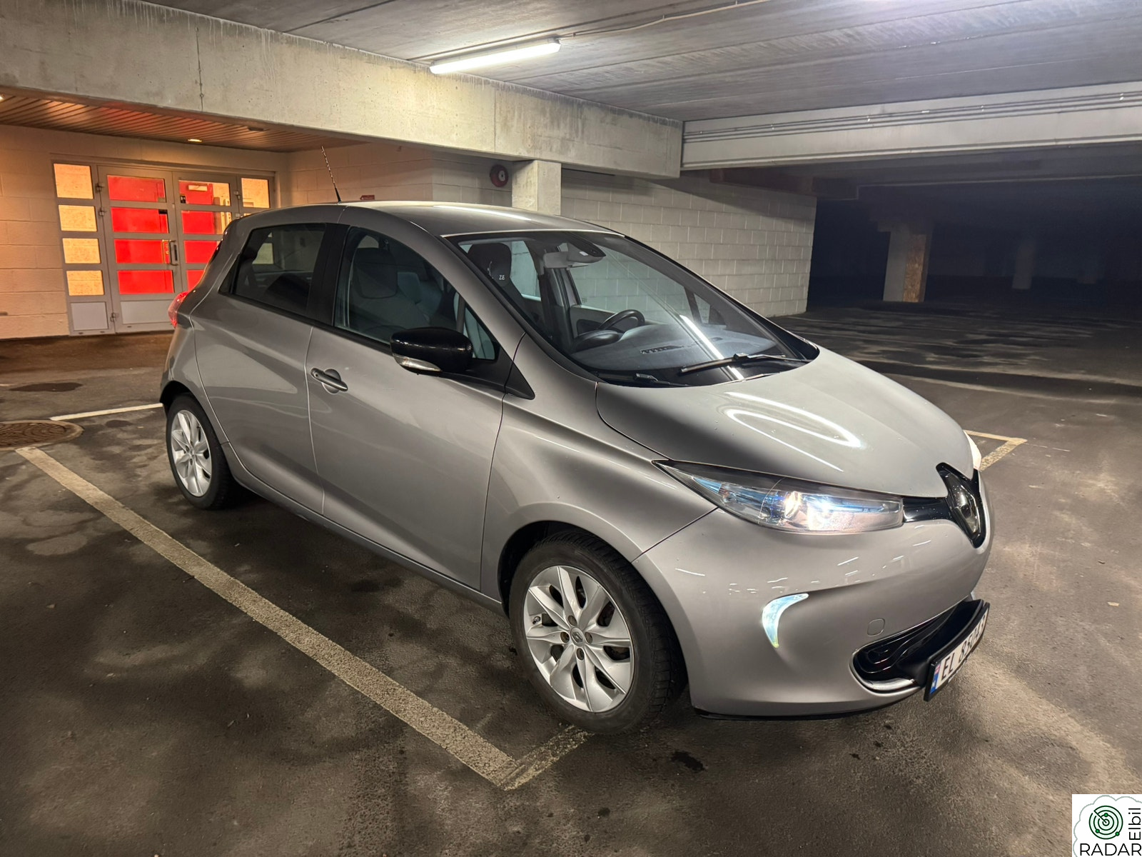 RENAULT ZOE Model 2016. Rygge kamera. Navigasjon. Ny stor service.