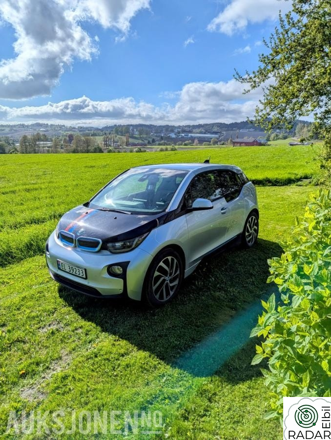 BMW i3 adaptiv cruisekontroll ryggekamera kupevarmer navigasjo
