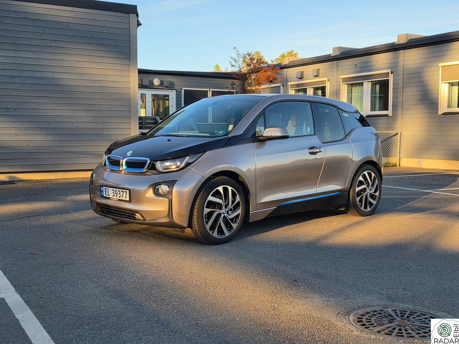 BMW i3 Fully charged, delskinn, soltak, EU ok til 28 LAV KM!