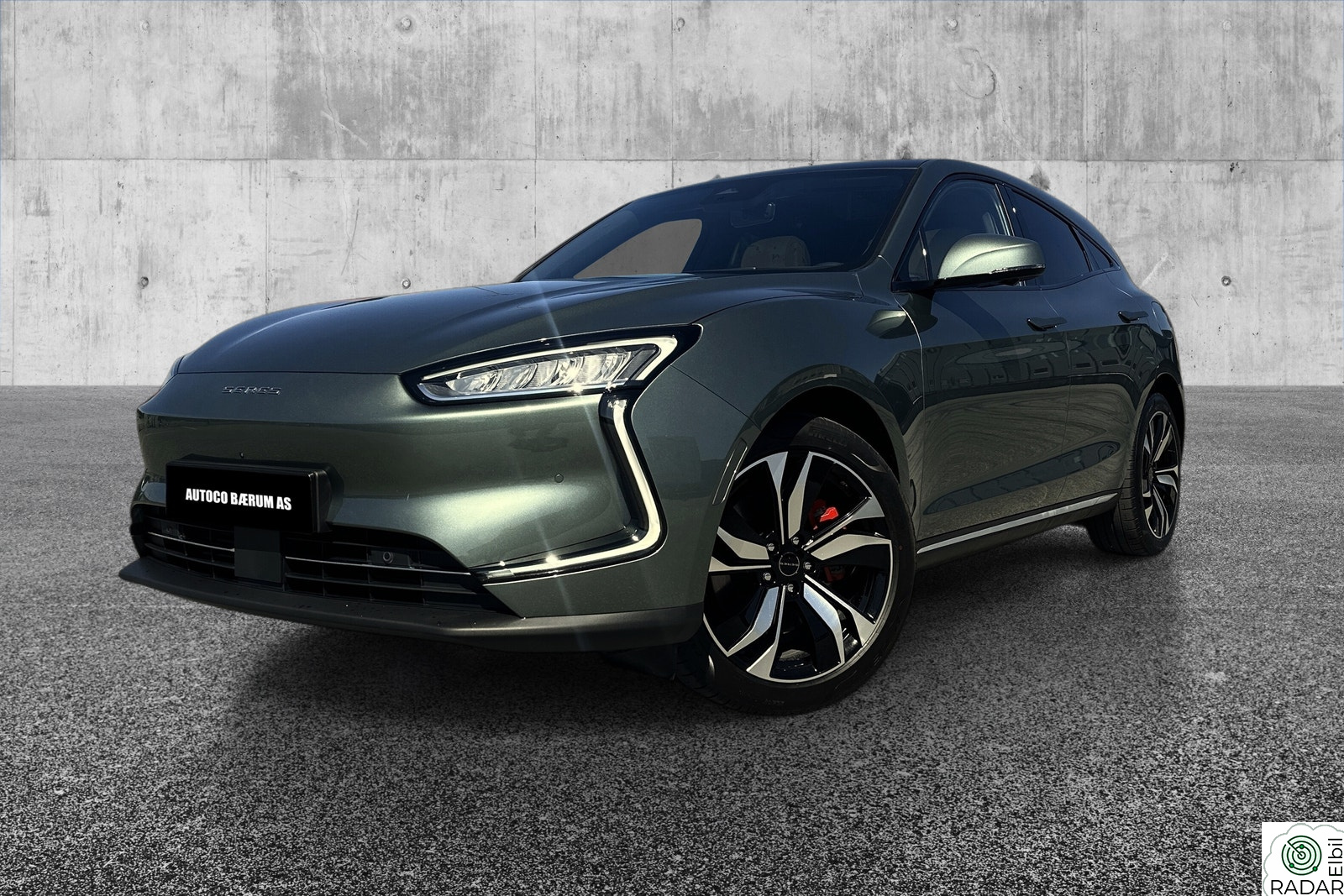 SERES 5 SF Premium AWD