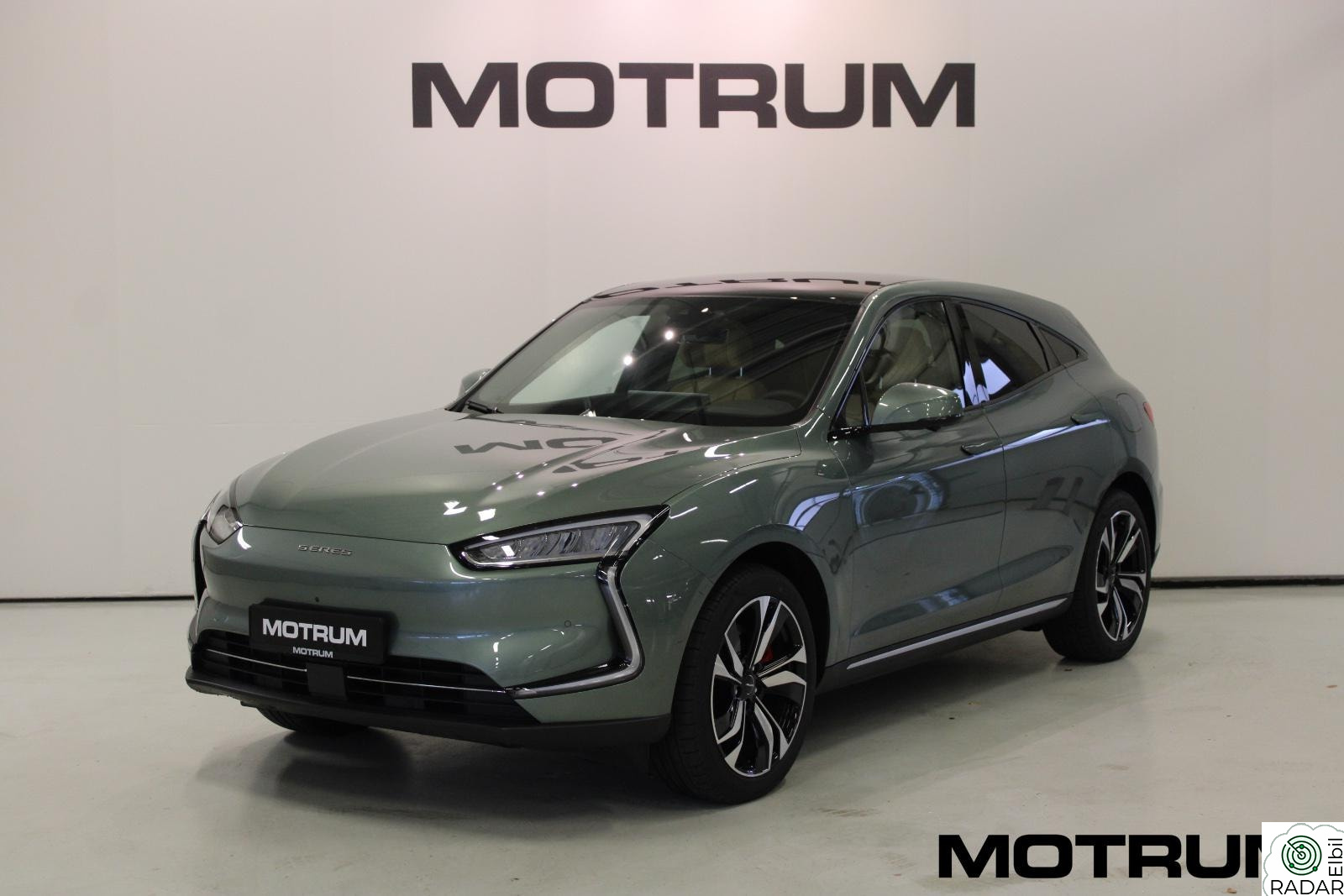 SERES 5 SF Premium AWD 440 KM WLTP* m/ ACC Skinn 360' Panorama HUD
