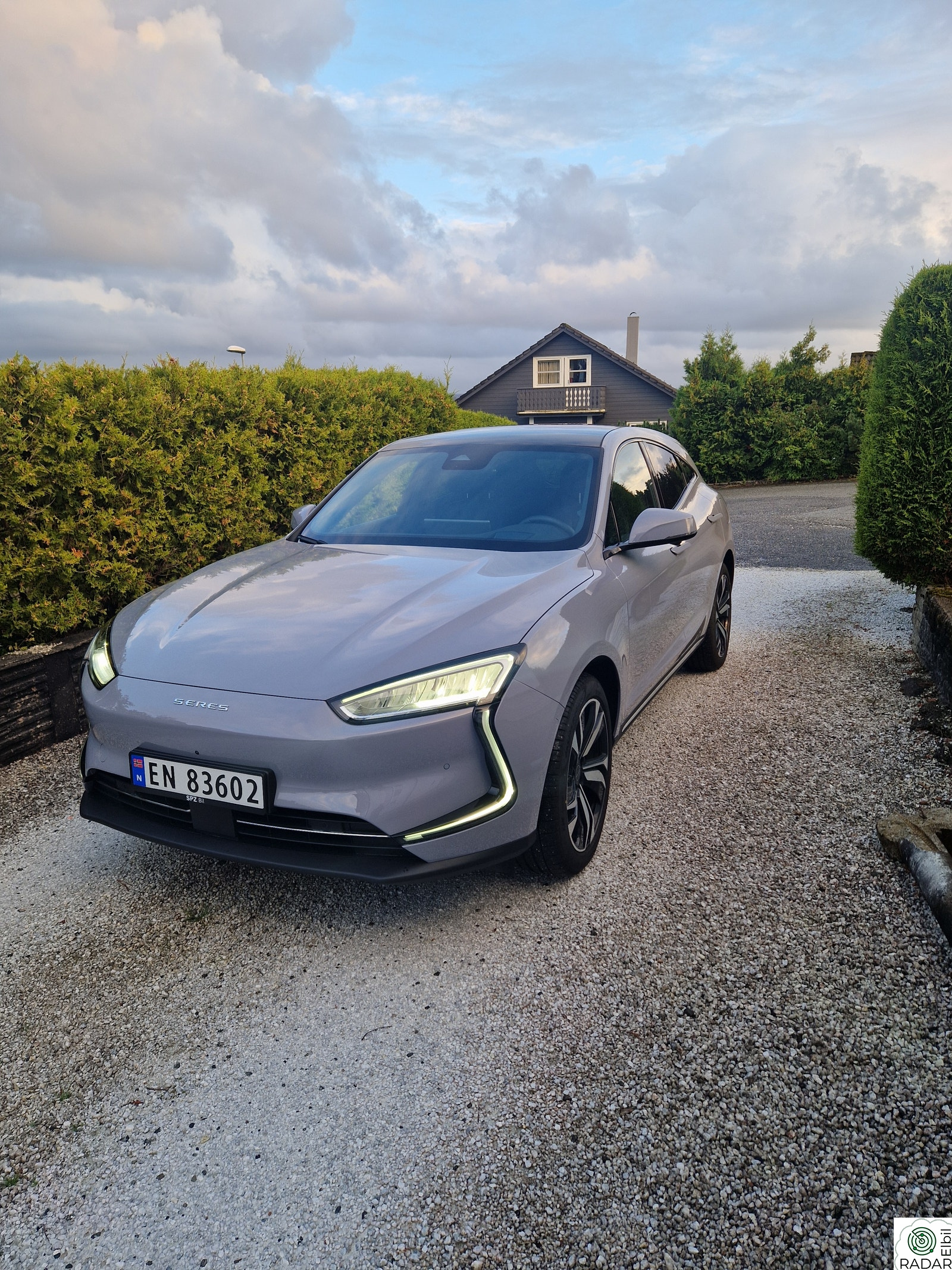 SERES 5 SF Premium AWD
