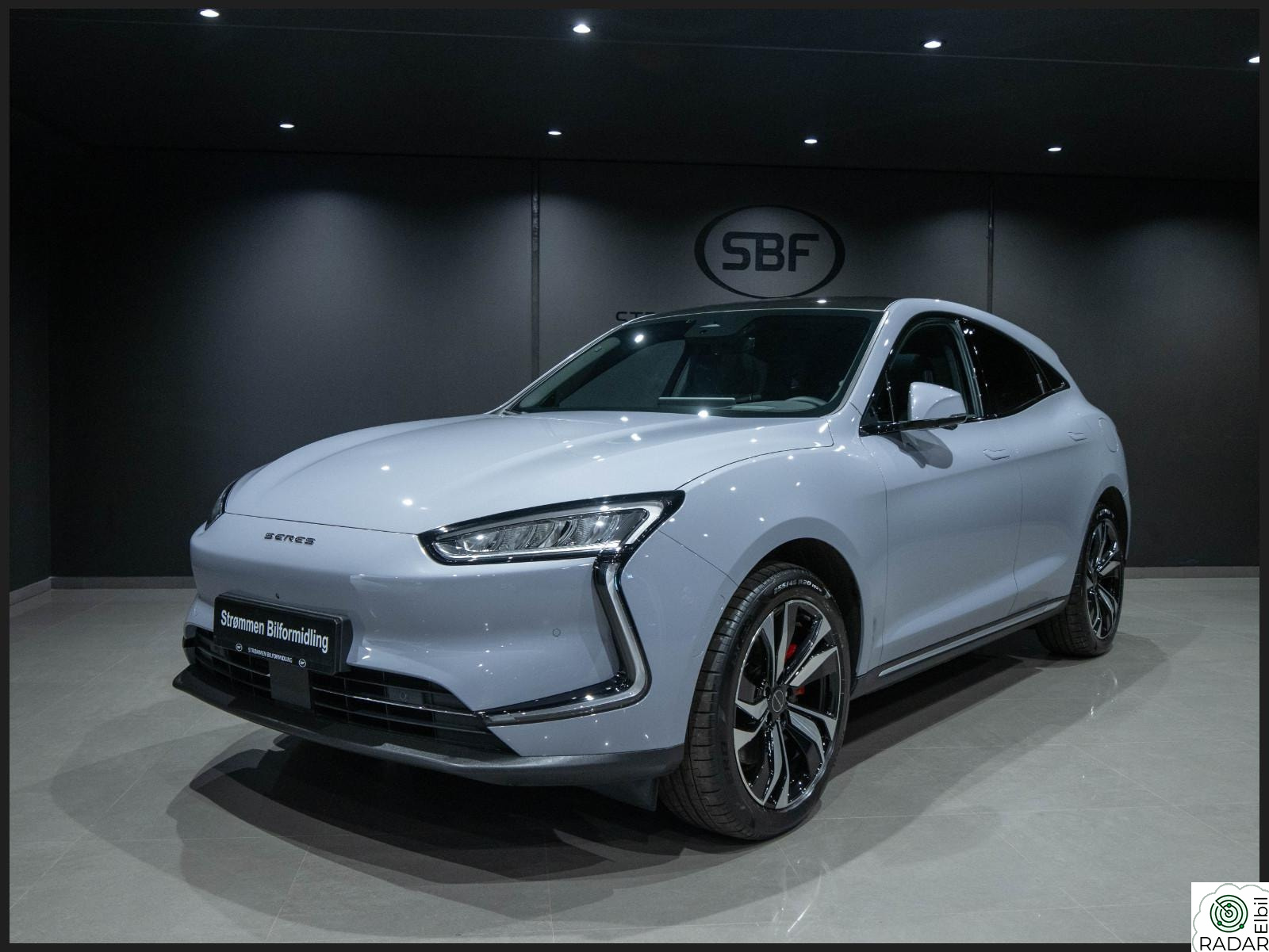 SERES 5 SF AWD 80KW 489HK PREMIUM/360/PANO/VARMEPAKKE/KROK/20"