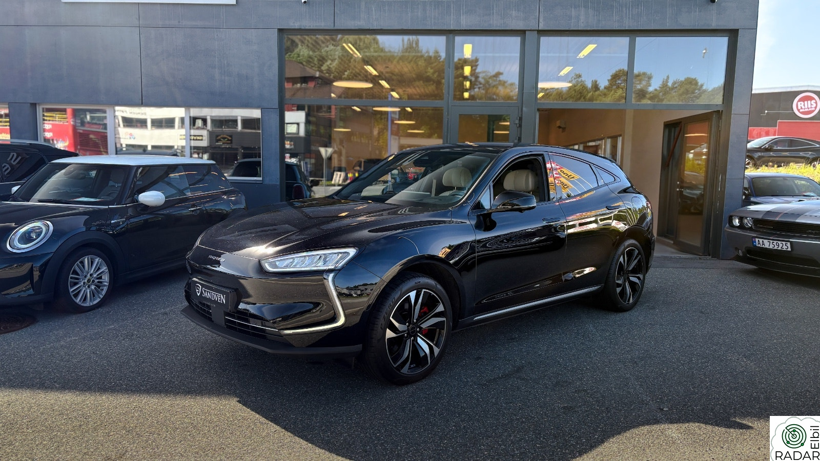 SERES 5 SF AWD Premium