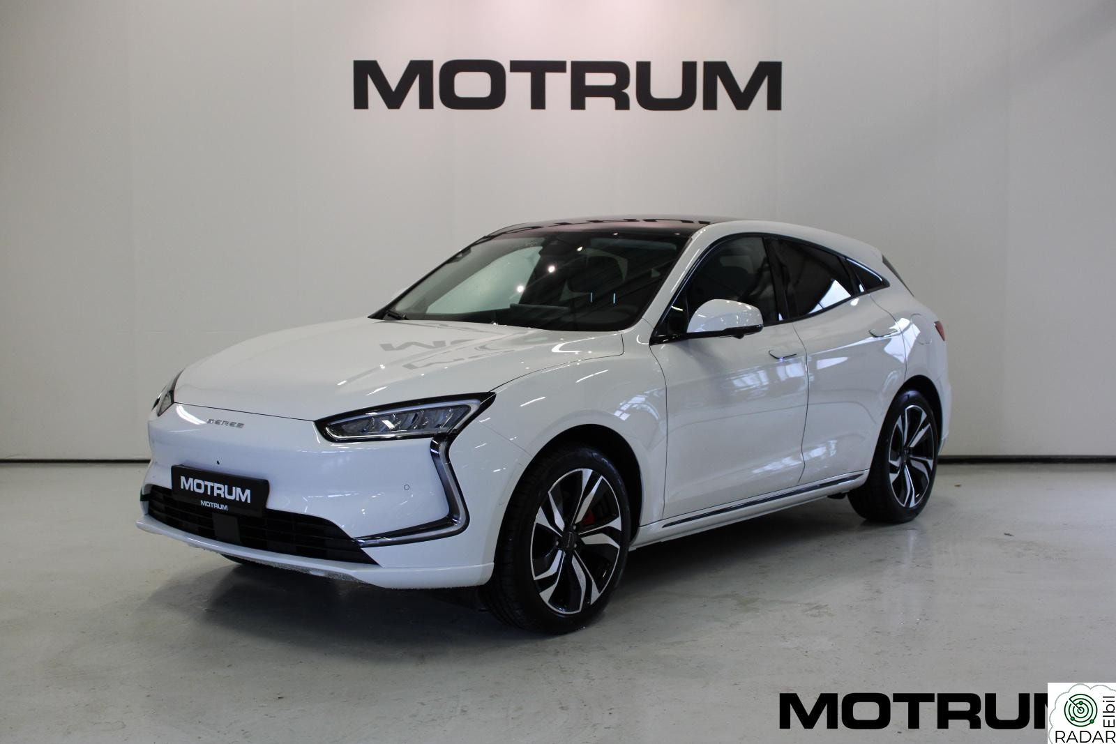 SERES 5 AWD / 585 HK / 483 KM - SE UTSTYR