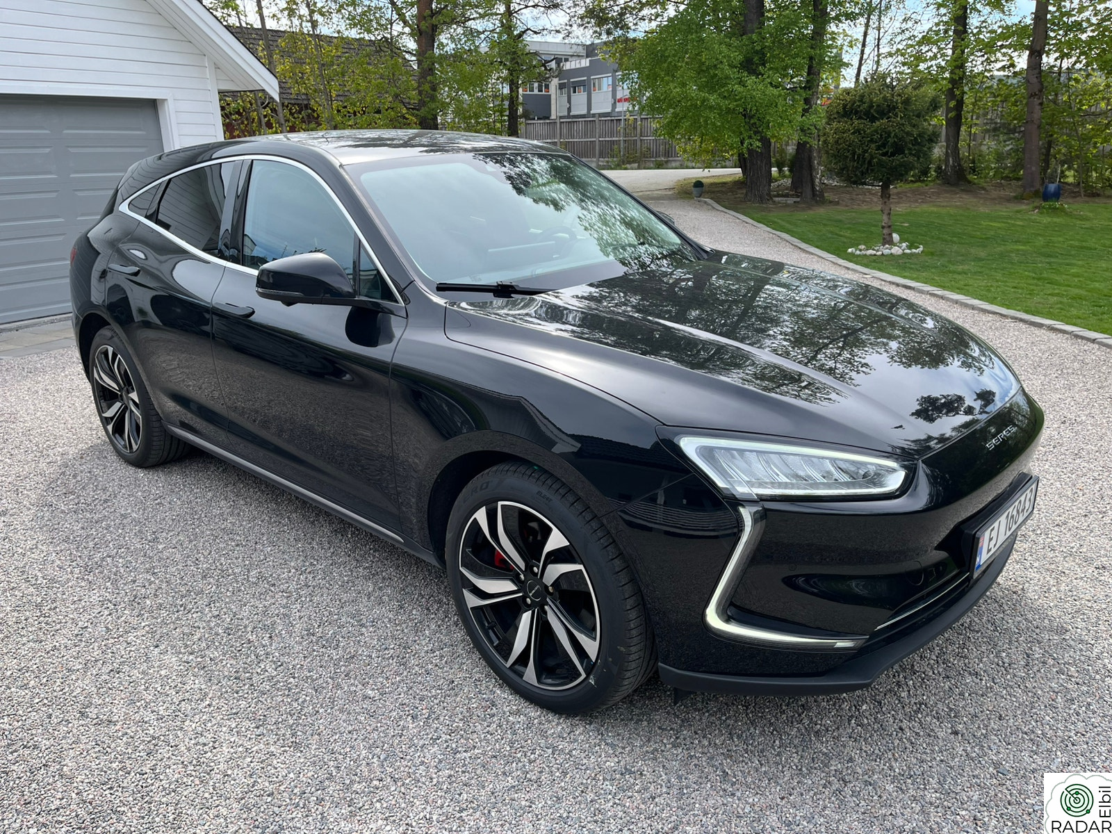 SERES 5 Premium AWD