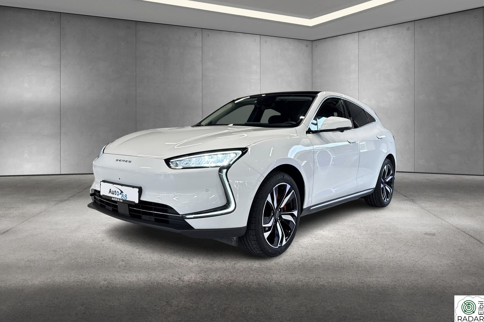 SERES 5 Topp utstyrt! Massasjesete, 4wd, 585 HK