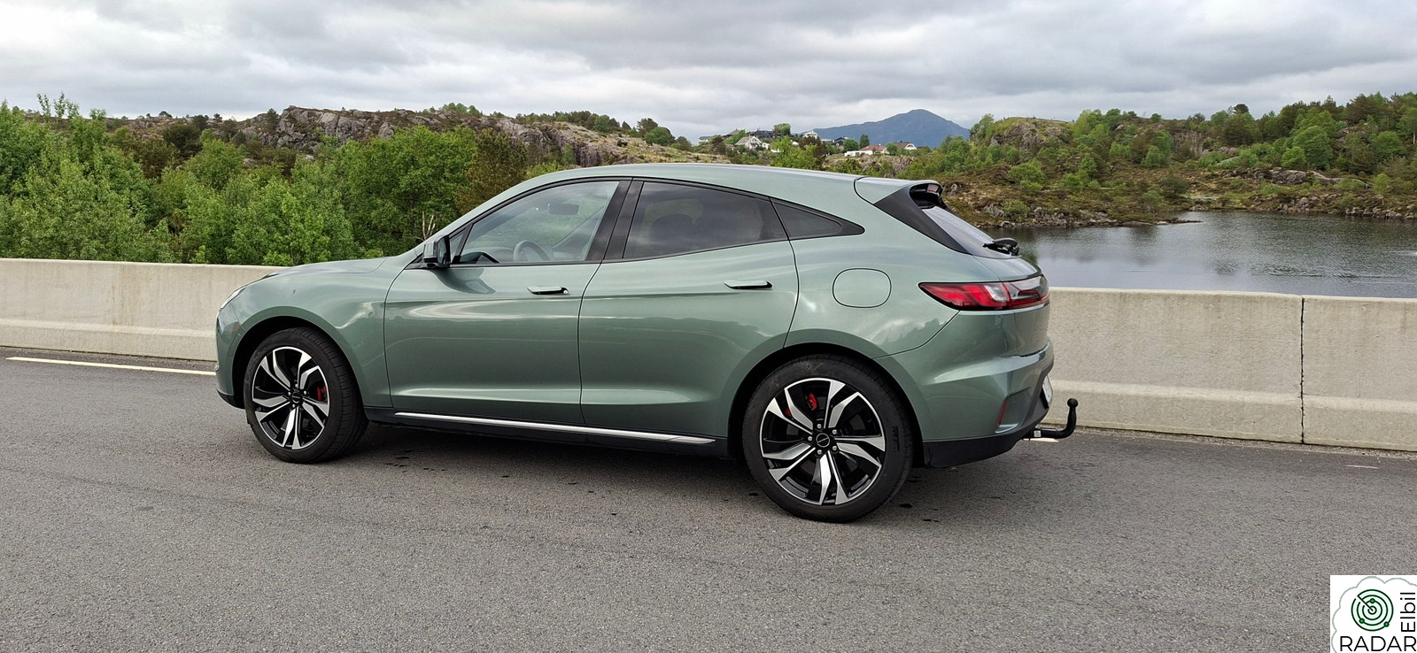 SERES 5 Premium AWD