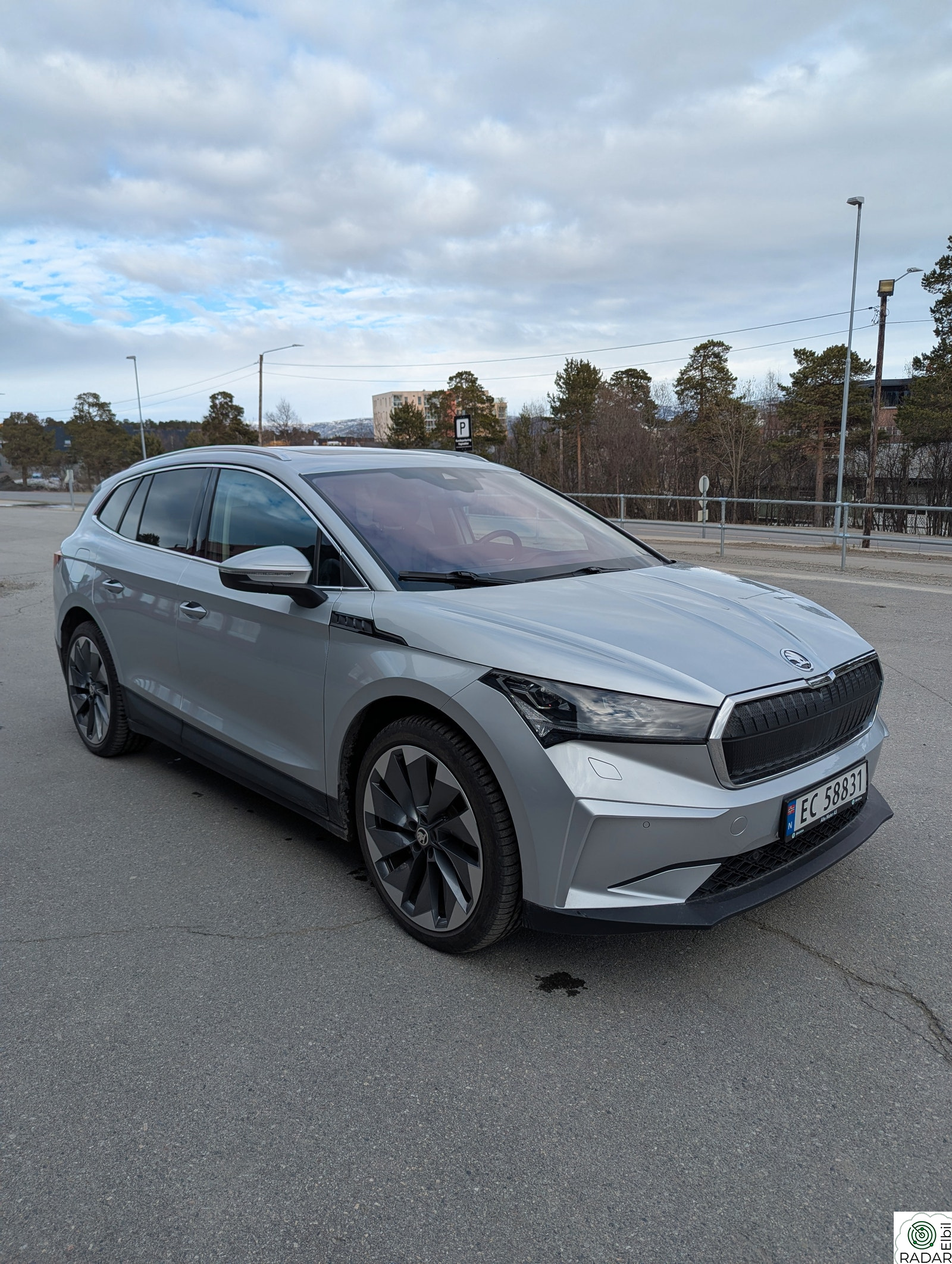 SKODA ENYAQ 80 iV80 High plus Suite, hengerfeste, HUD, panorama
