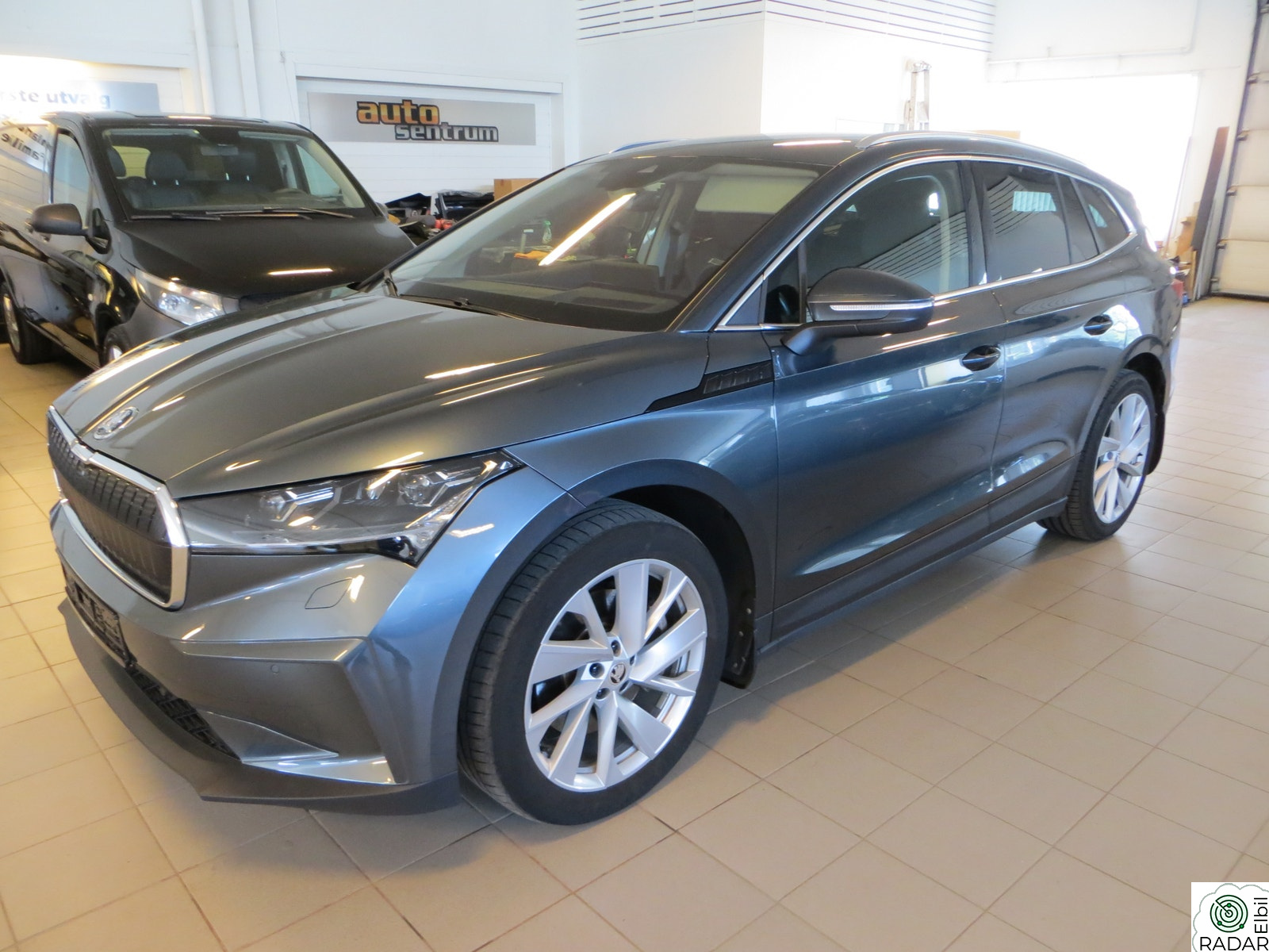 SKODA ENYAQ 80 iV80 krok/skinn