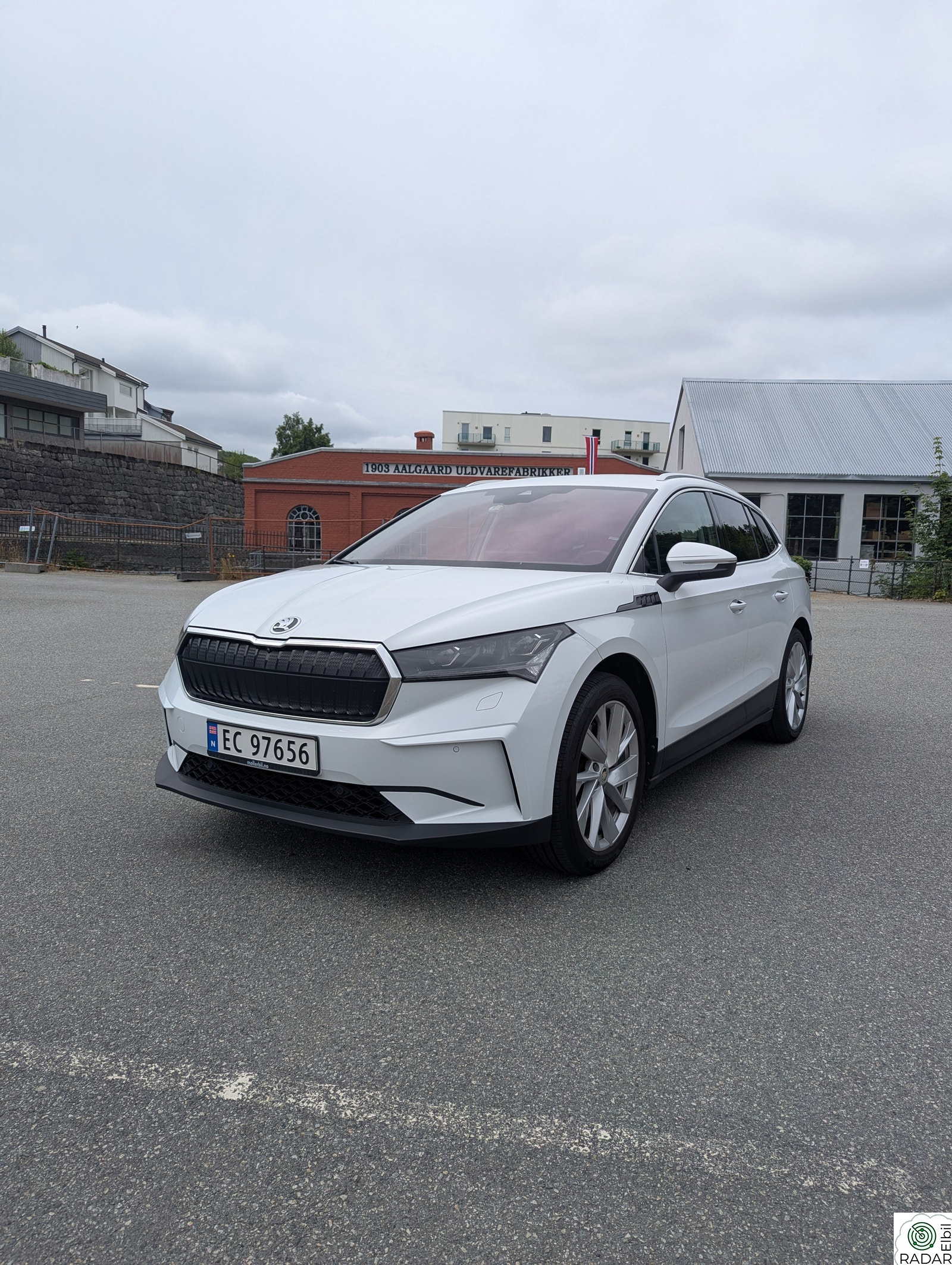 SKODA ENYAQ 80 iV80 / HUD / 360° / Matrix / Hengerfeste / Garanti