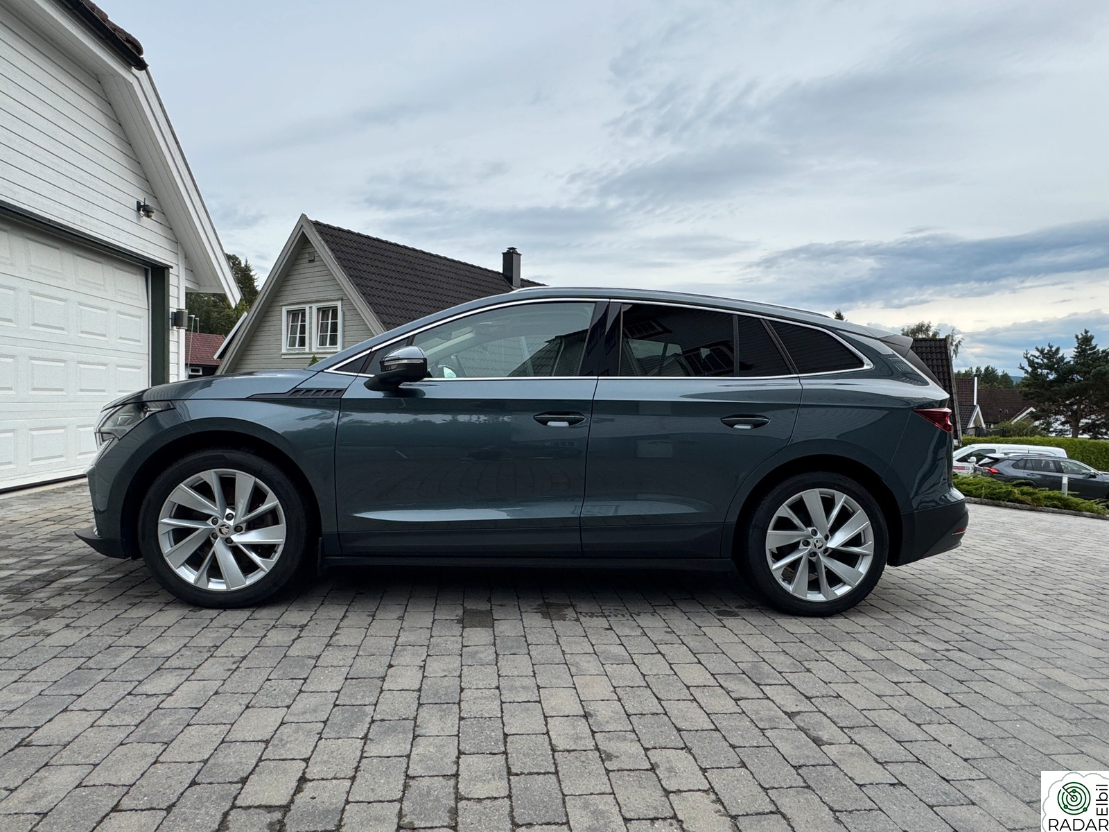 SKODA ENYAQ 80 iV80 / Krok / Skinn / HUD / Pano/ Matrix / Garanti +++