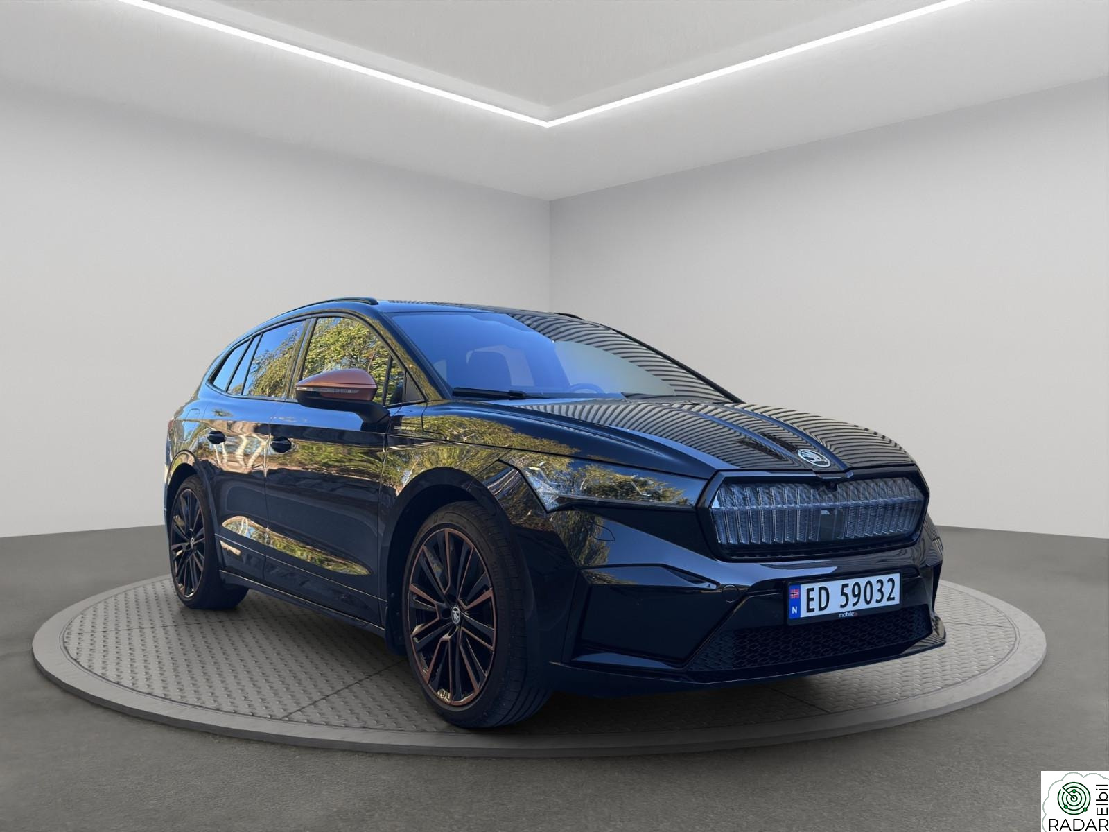 SKODA ENYAQ 80X iV80X Founders Edition, Skinn, Pano, Krok, HUD, Kamera