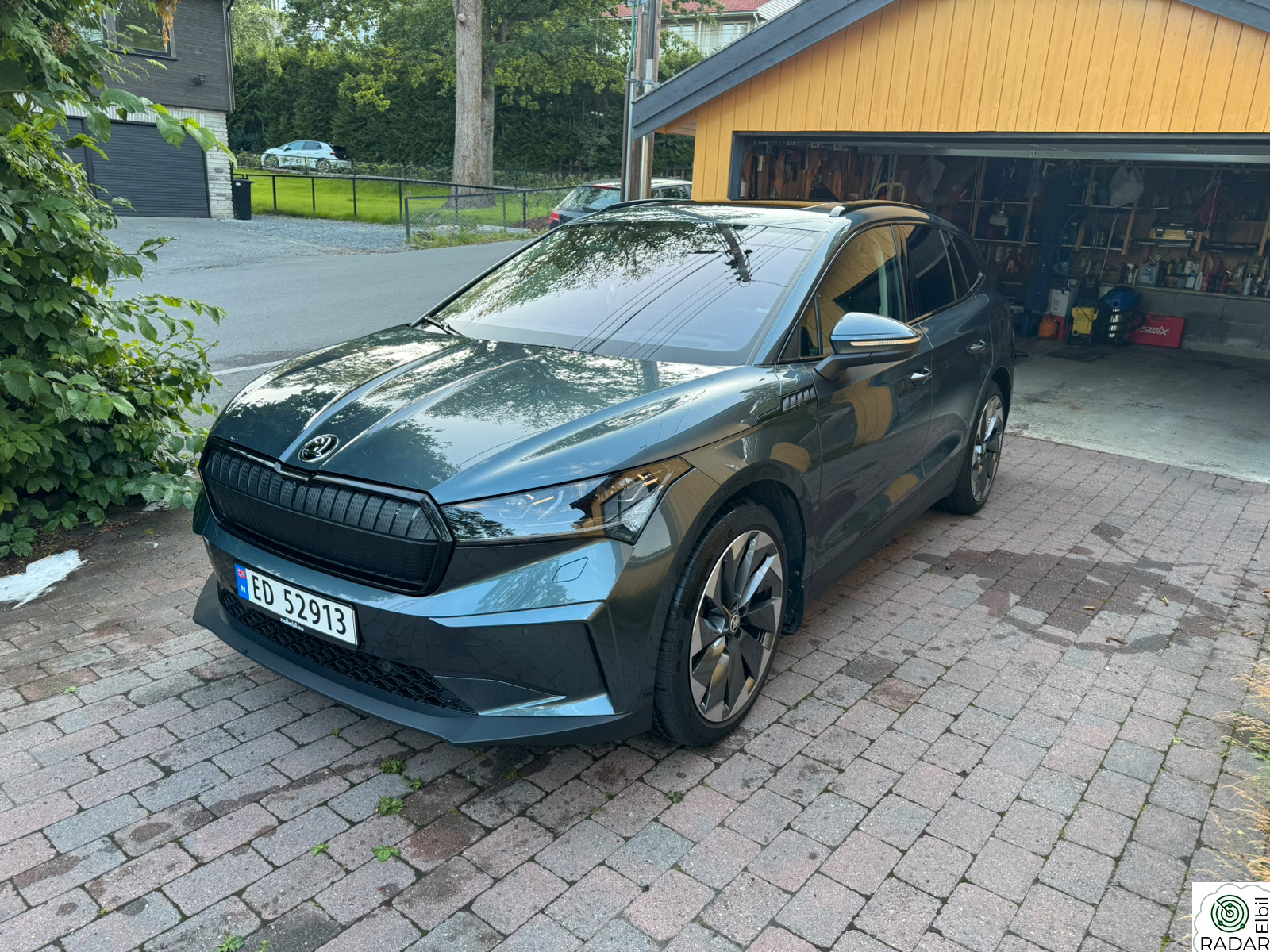 SKODA ENYAQ 80X IV 80x HUD/ Pano/360kamera/chrome delete/21'Sommer
