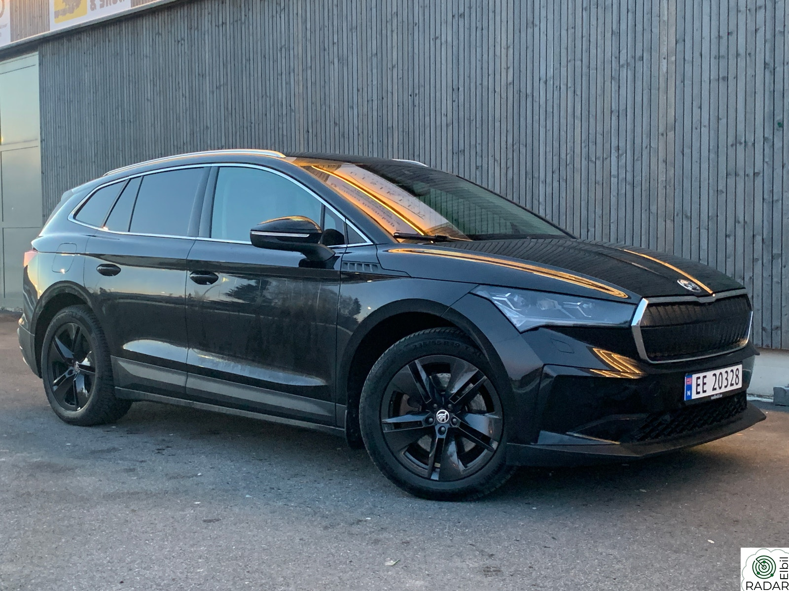 SKODA ENYAQ 80X IV80X/Elektrisk H.feste/LED Matrix/El.sete i skinn ++