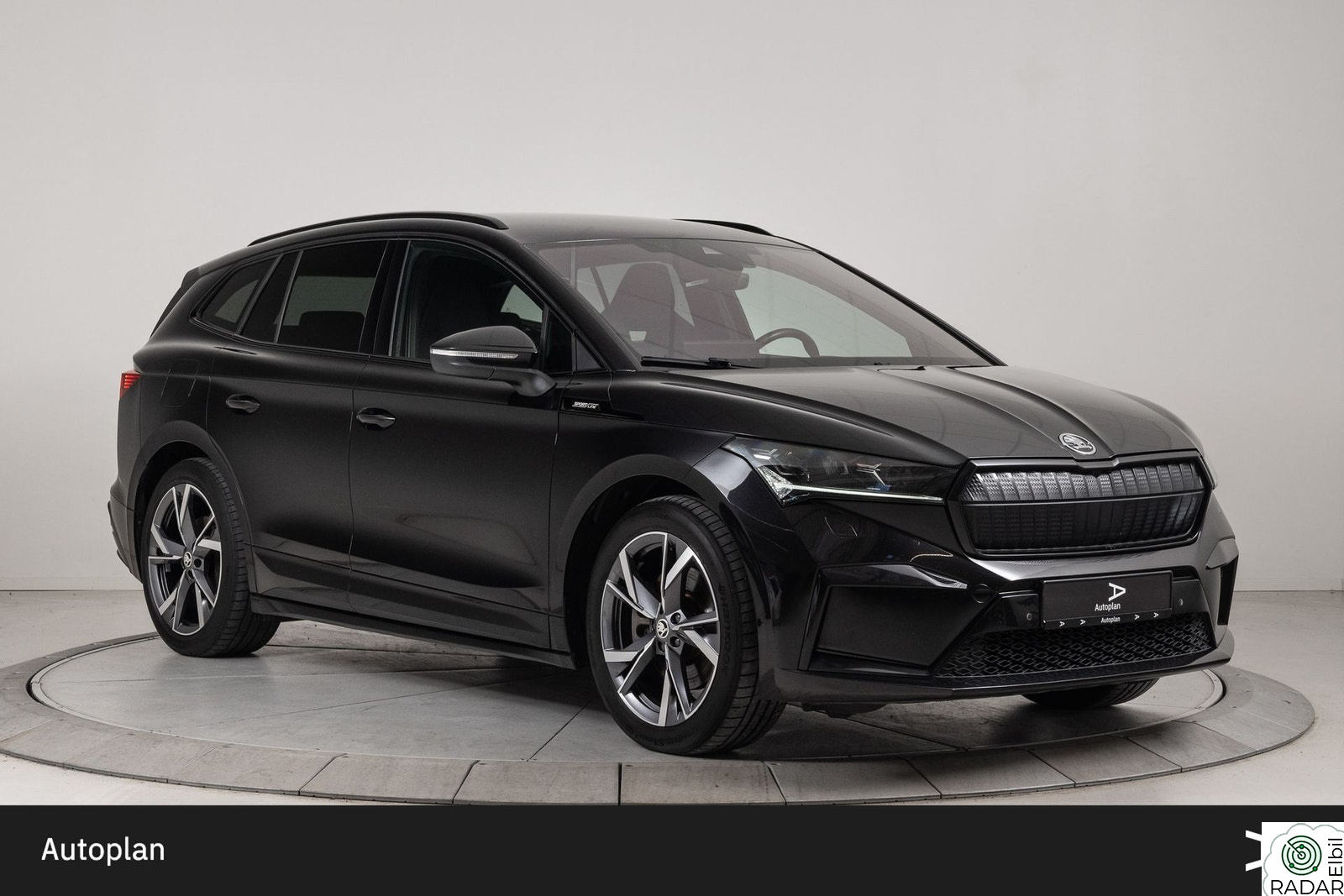 SKODA ENYAQ 80X IV80x Sportline Krok Kamera ACC Minne