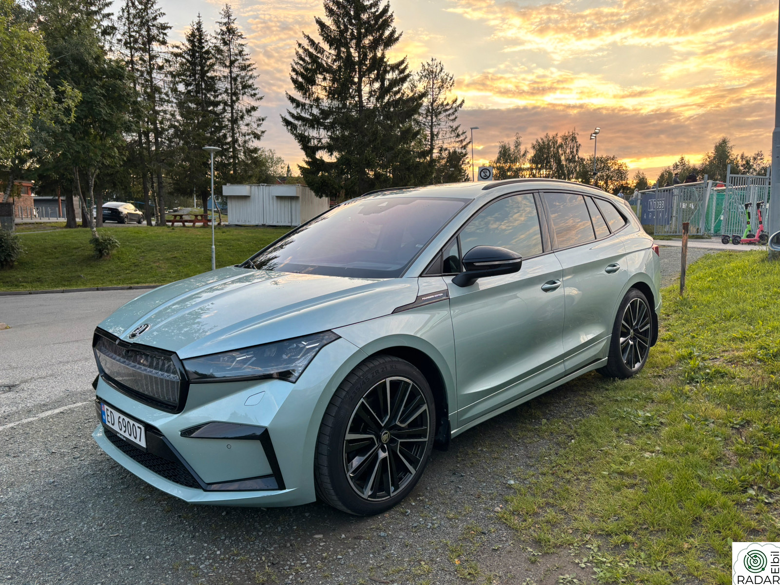SKODA ENYAQ 80X iv 80X Founders Edition Krok/Crystal grill/HUD/Pano/DCC