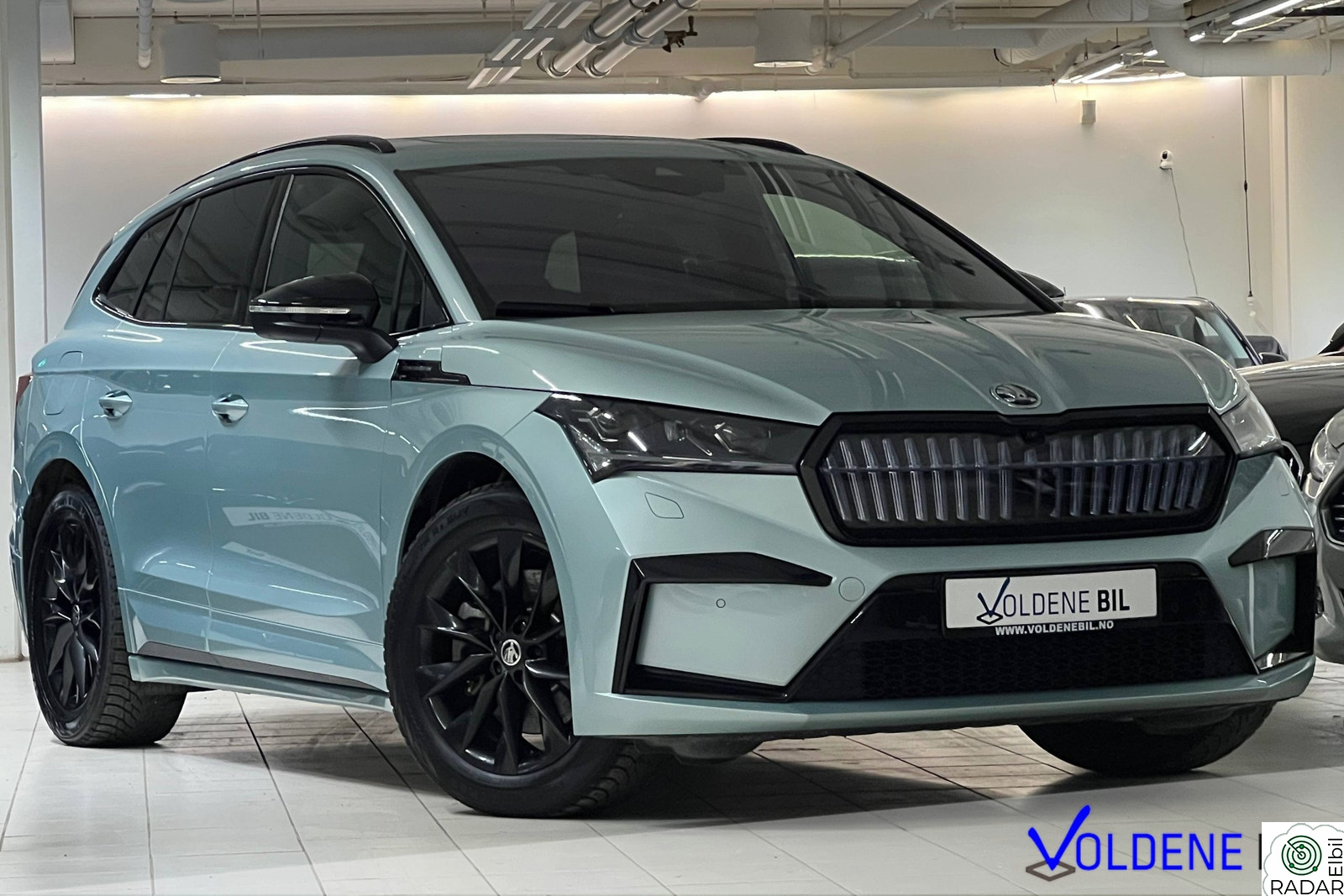 SKODA ENYAQ 80X iV 80X FOUNDERS EDITION//PANORAMA-360-SKINN-KROK-MATRIX