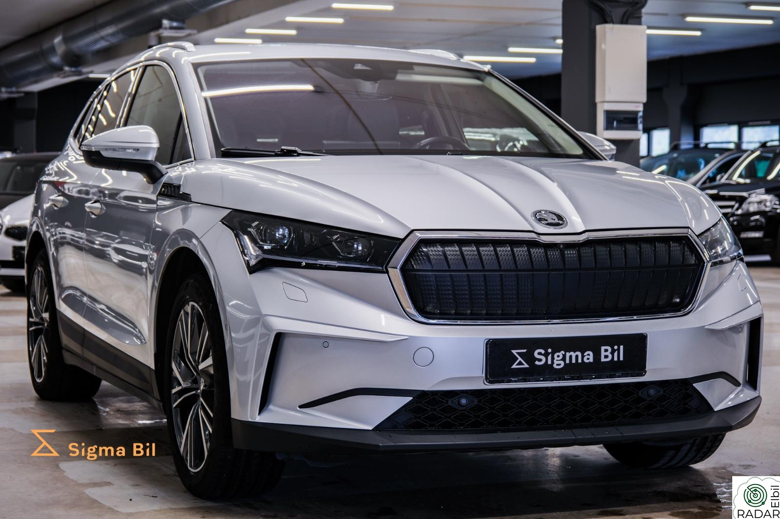 SKODA ENYAQ 80X 80X 313HK 77kWh ACC 360 Keyless BT CarPlay Skinn EU KAM