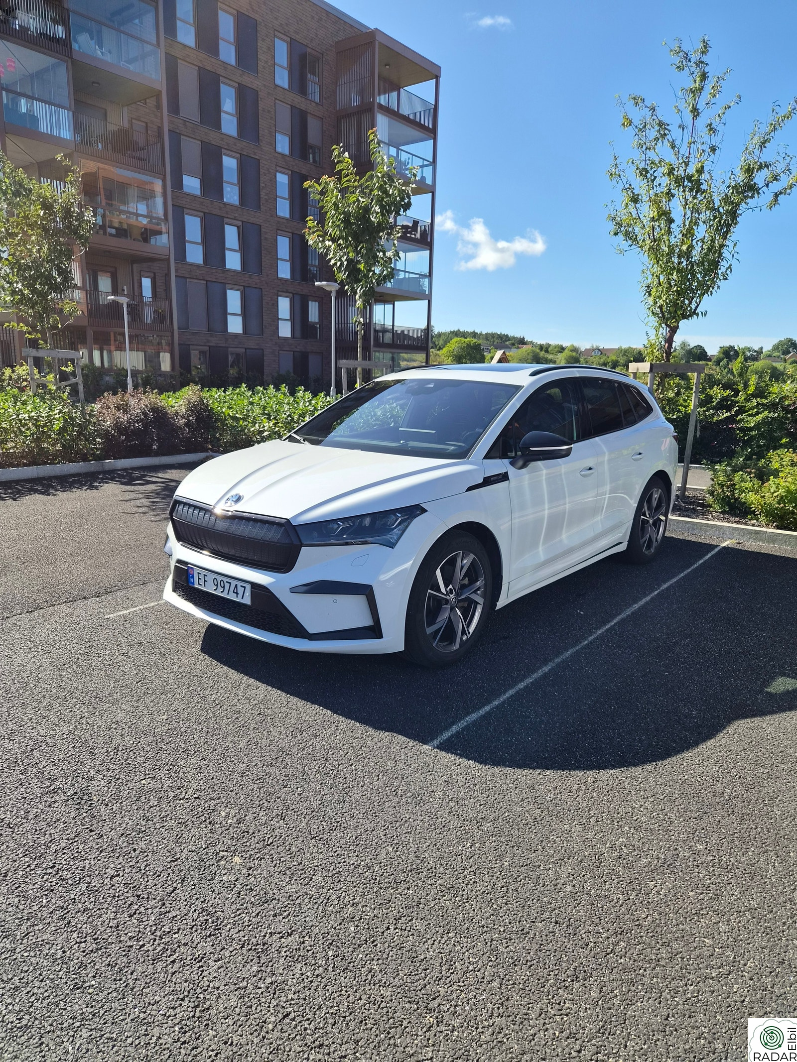 SKODA ENYAQ 80X iV80X Sportline Panoramatak og HUD. Standard med krok.
