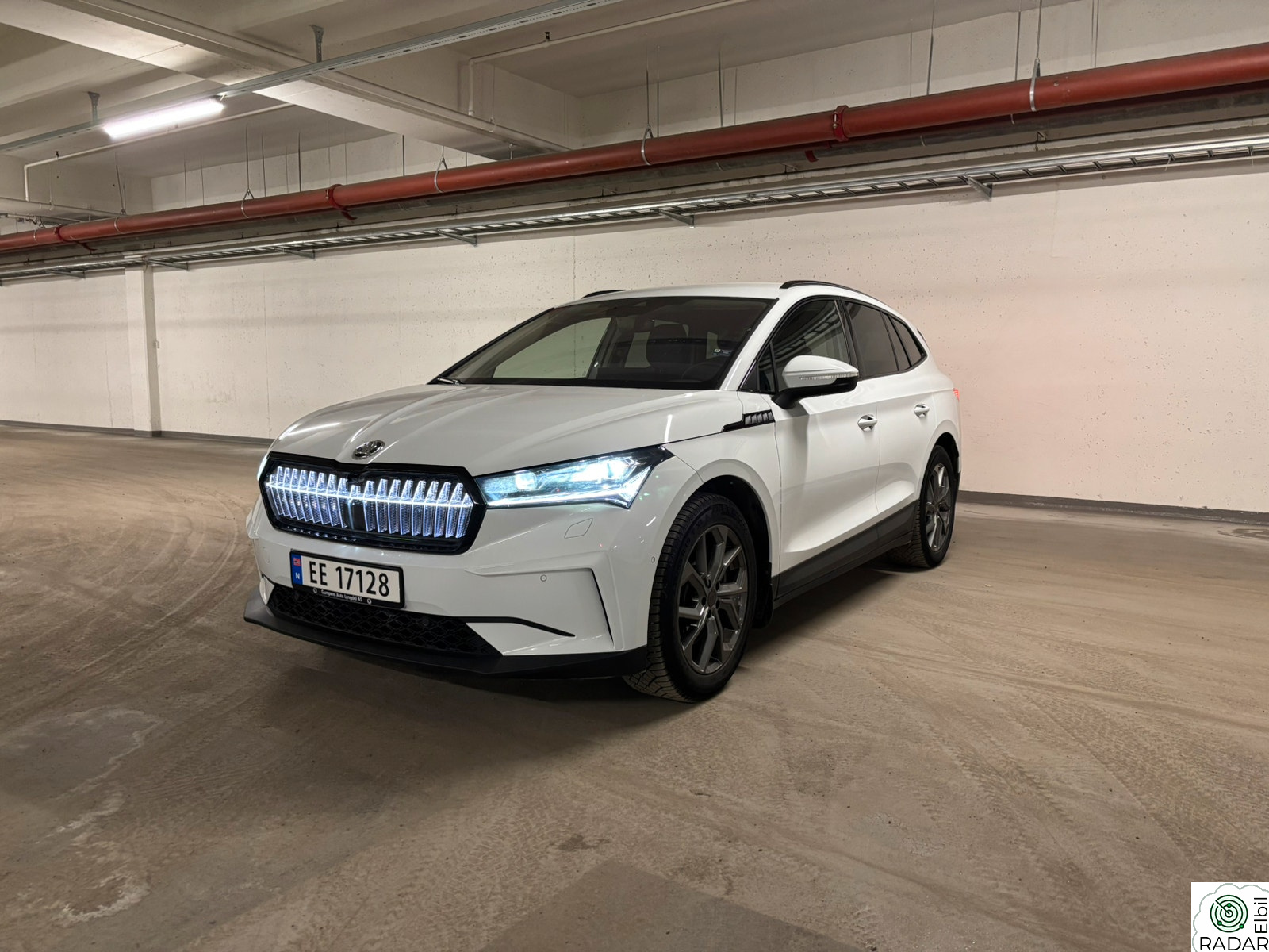 SKODA ENYAQ 80X iV80X/LED-Matrix/Hengerfeste/Skinnseter/Crystal Face/