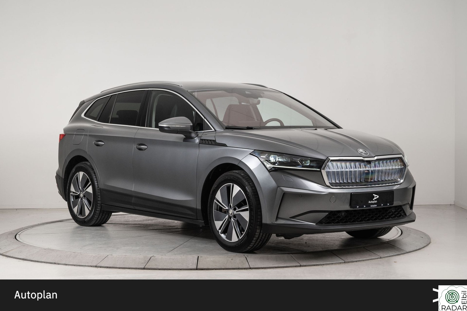 SKODA ENYAQ 80X Krok Kamera ACC Minne