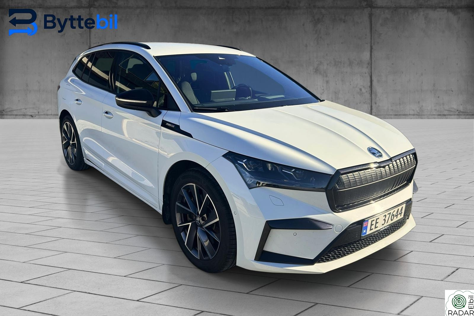 SKODA ENYAQ 80X 80X Sportline / Matrix / HUD / Dcc / Acc +++