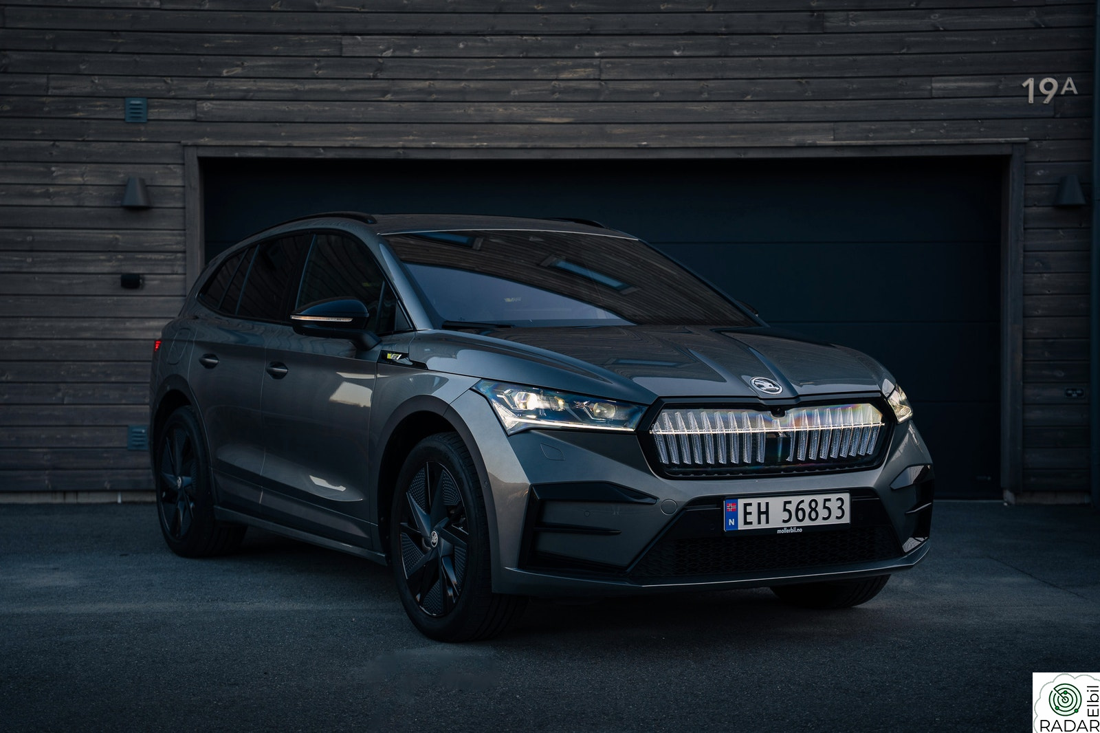 SKODA ENYAQ RS Maxx-pakken, panoramasoltak, skinnseter og krok