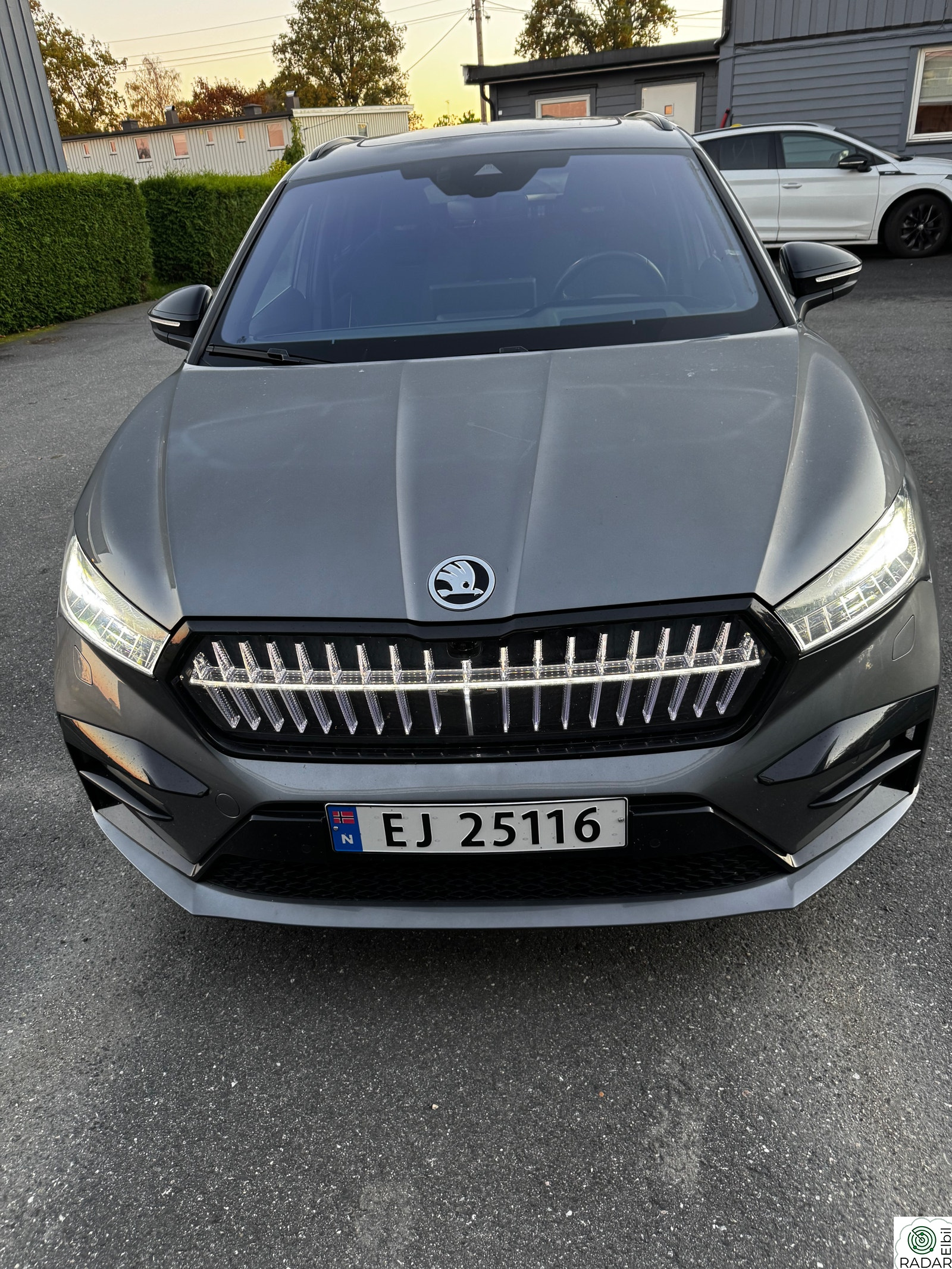 SKODA ENYAQ RS 85x