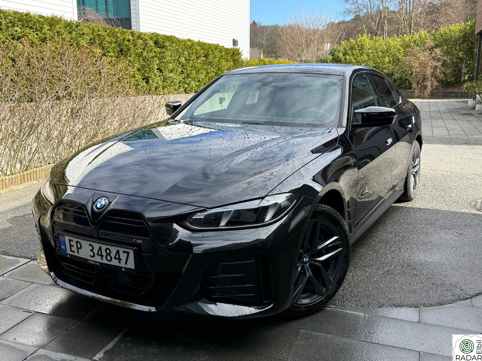 BMW i4 M60 xDrive BMW i4 M60 xDrive Fully Charged Skinn M-sportseter
