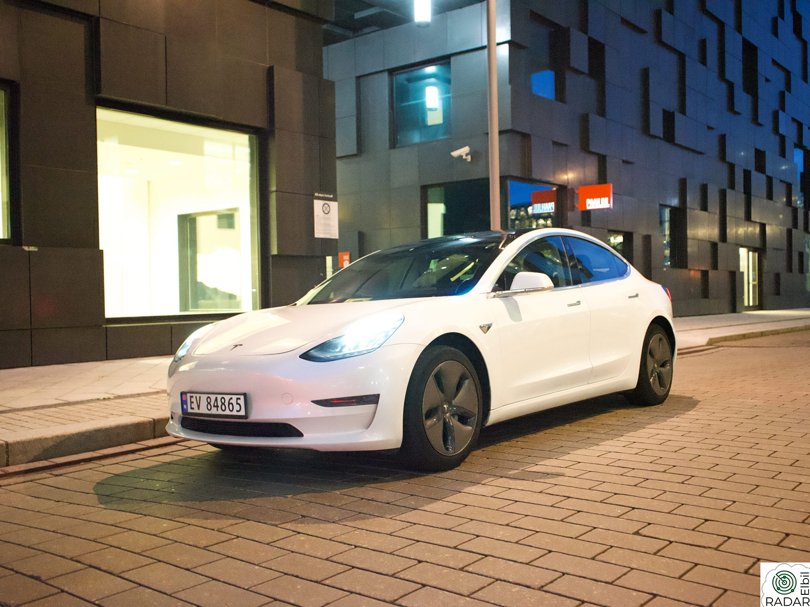 TESLA Model 3 SR + / 409 km / Ny-EU / 1 eier / MÅ SEES!