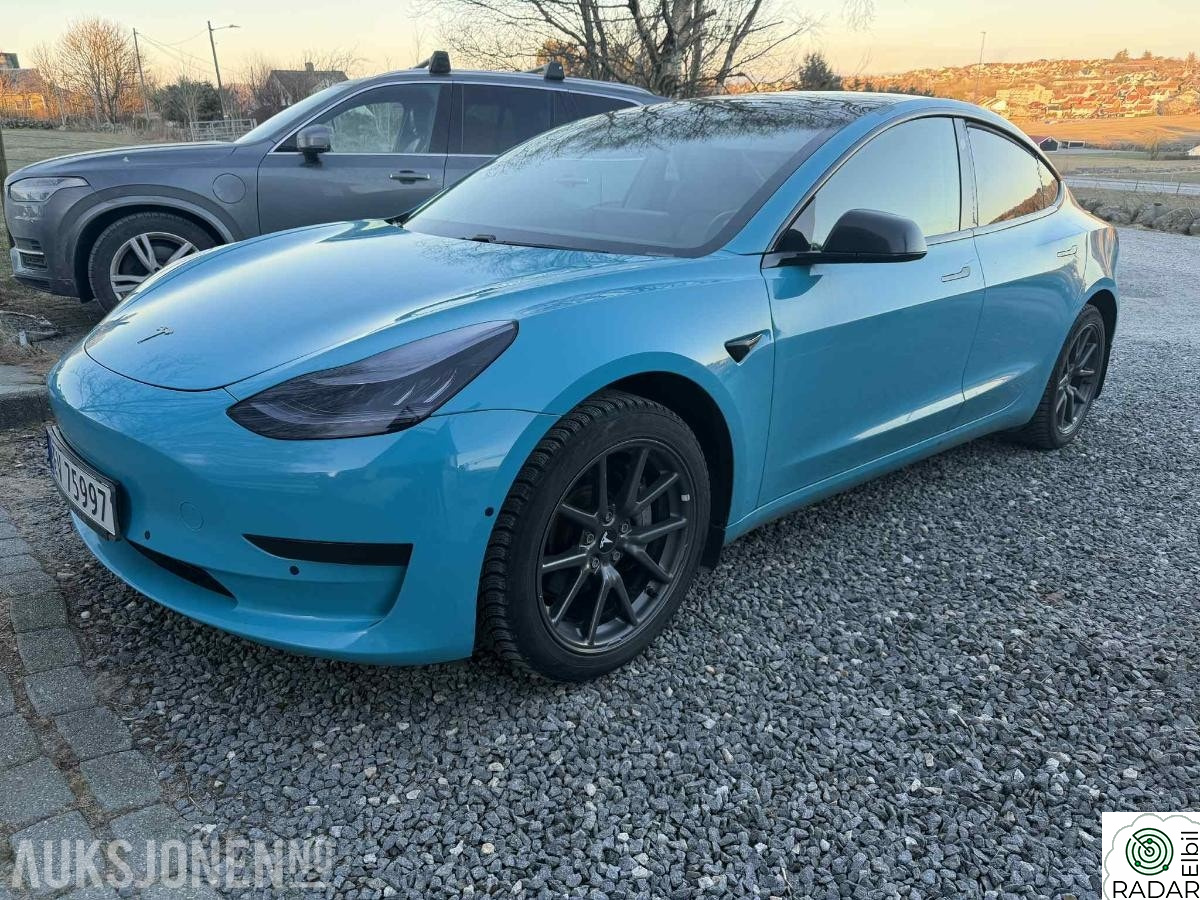 TESLA Model 3 RWD Long Range autopilot panorama soltak ryggekamera