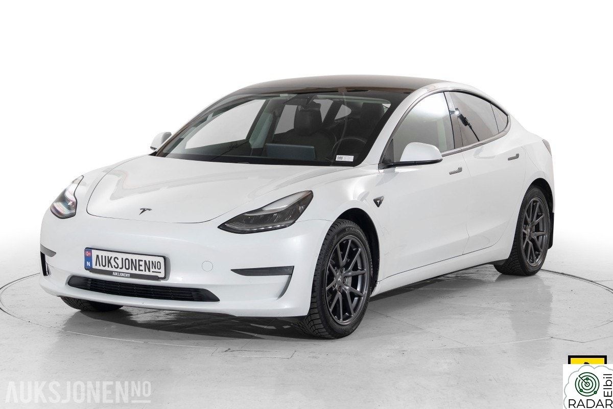 TESLA Model 3 HENGERFESTE PANORAMA AUTOPILOT EU-OK 09.27