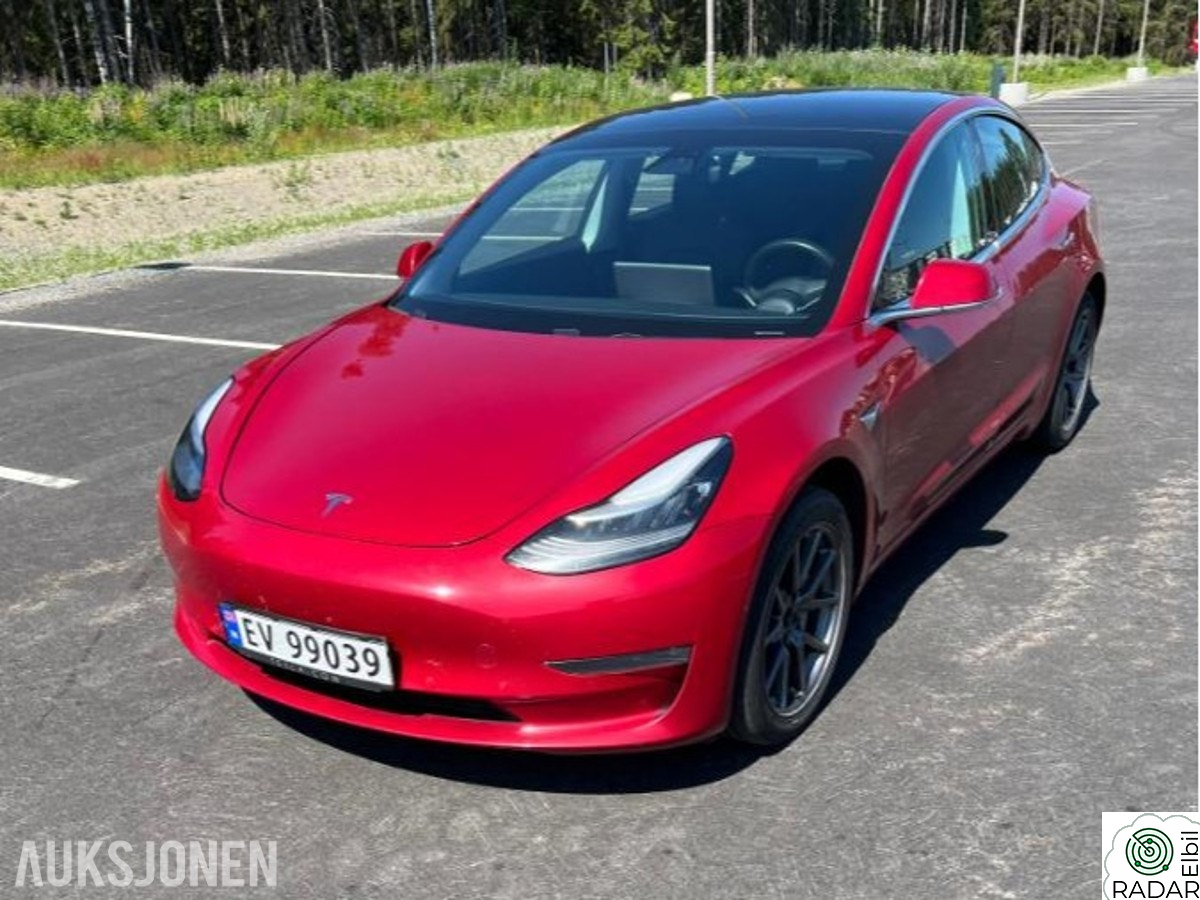 TESLA Model 3 panorama soltak, ryggekamera, s+v dekk EU ok til 09.202