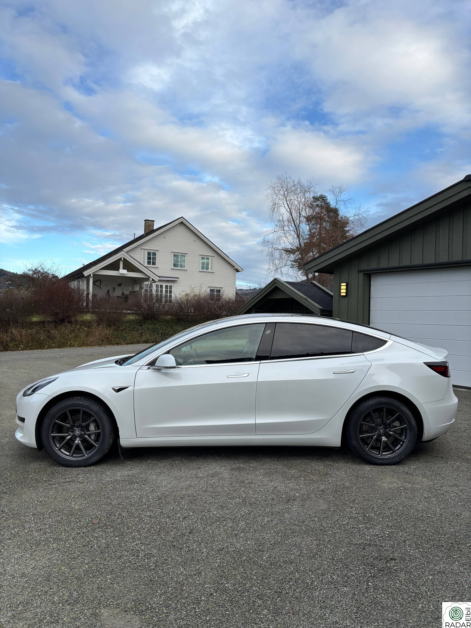 TESLA Model 3 Tesla Model 3 SR+