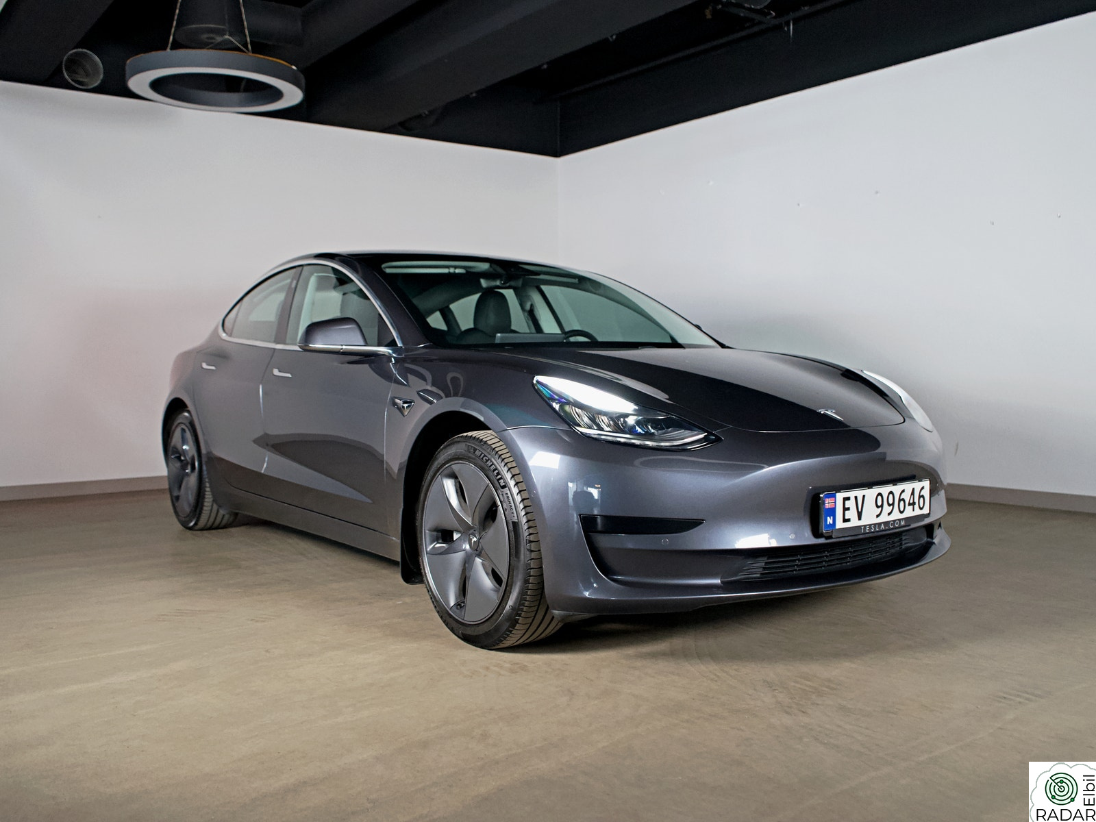 TESLA Model 3 SR+ / Hengerfeste / 1 eier / Autopilot / +++