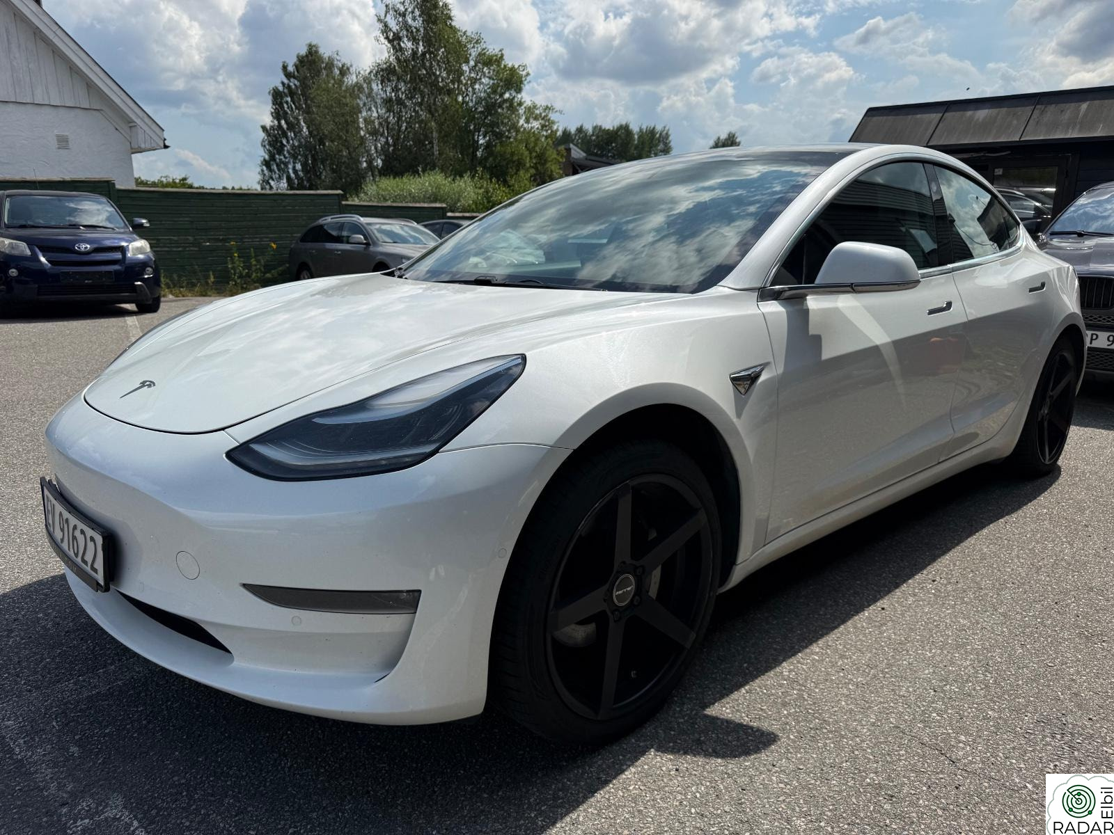 TESLA Model 3 Standard Range Plus | Skinn | AP | H.Fest | Spoiler |