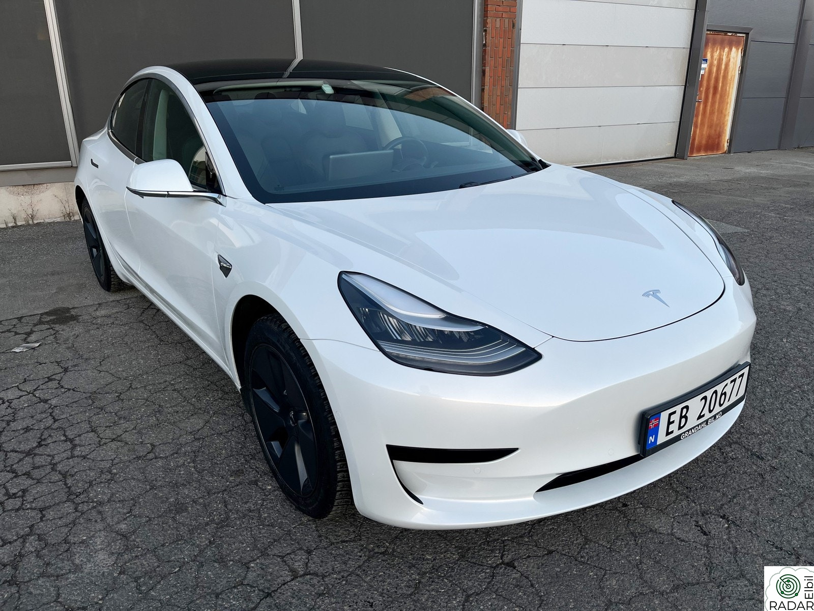 TESLA Model 3 Standard Range Plus RWD hengerfeste/skinnseter
