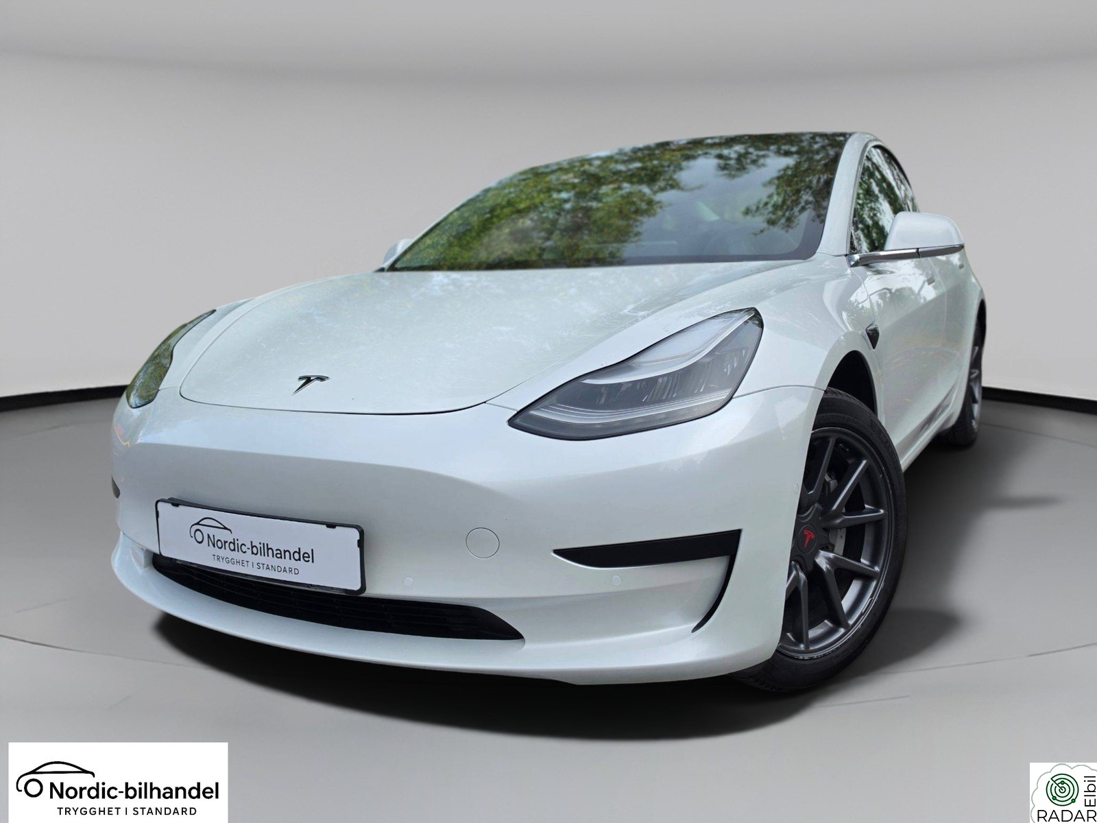TESLA Model 3 Ny EU| Service | Pano | 409 km WLTP