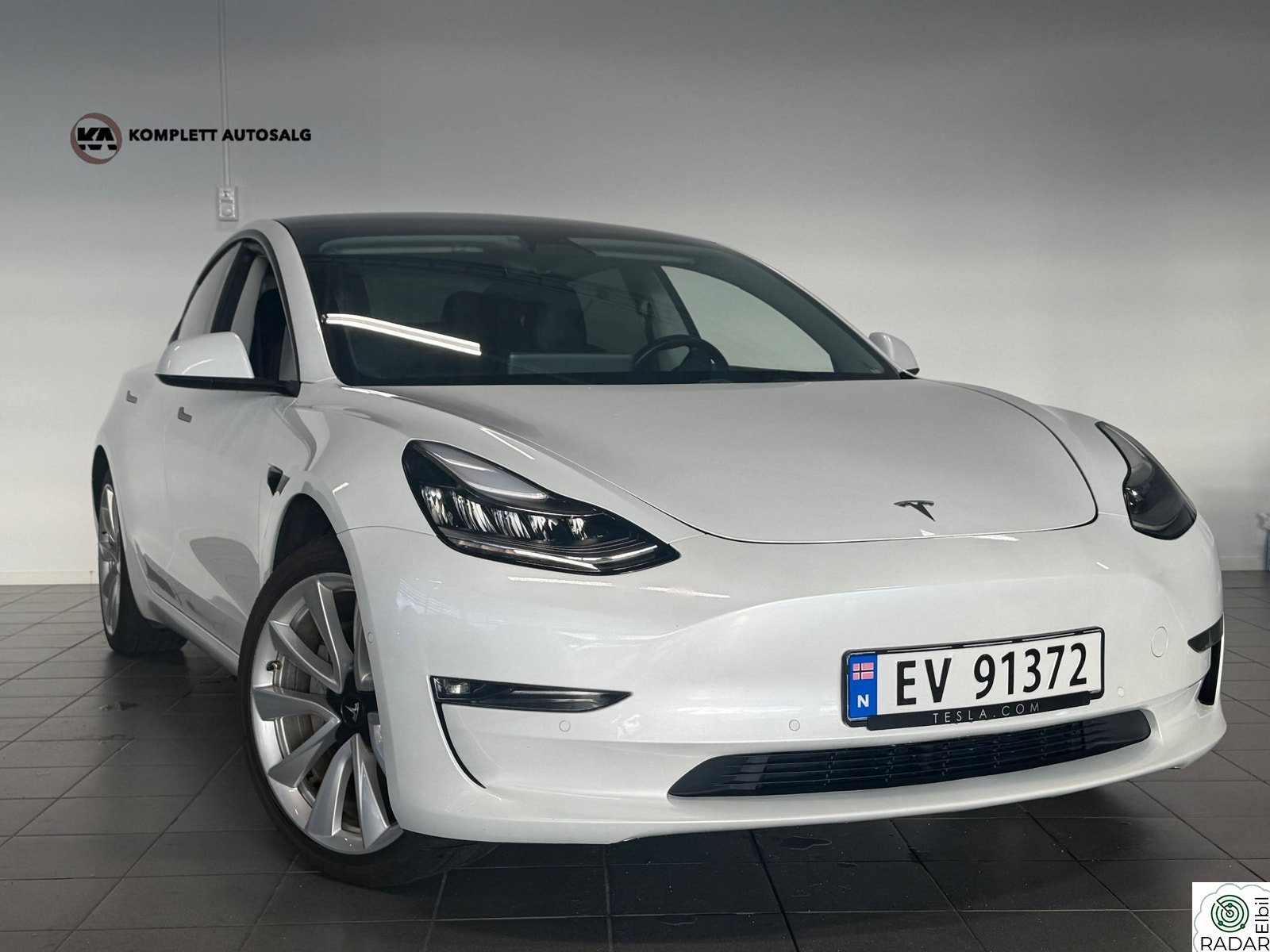 TESLA Model 3 SR Plus/RWD/ACC/Autopilot/409km WLTP/H.feste/glasstak