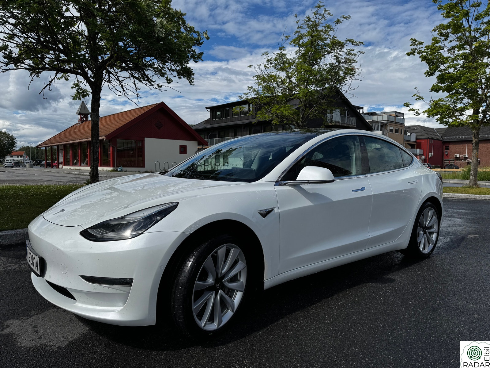 TESLA Model 3 Standard Range RWD