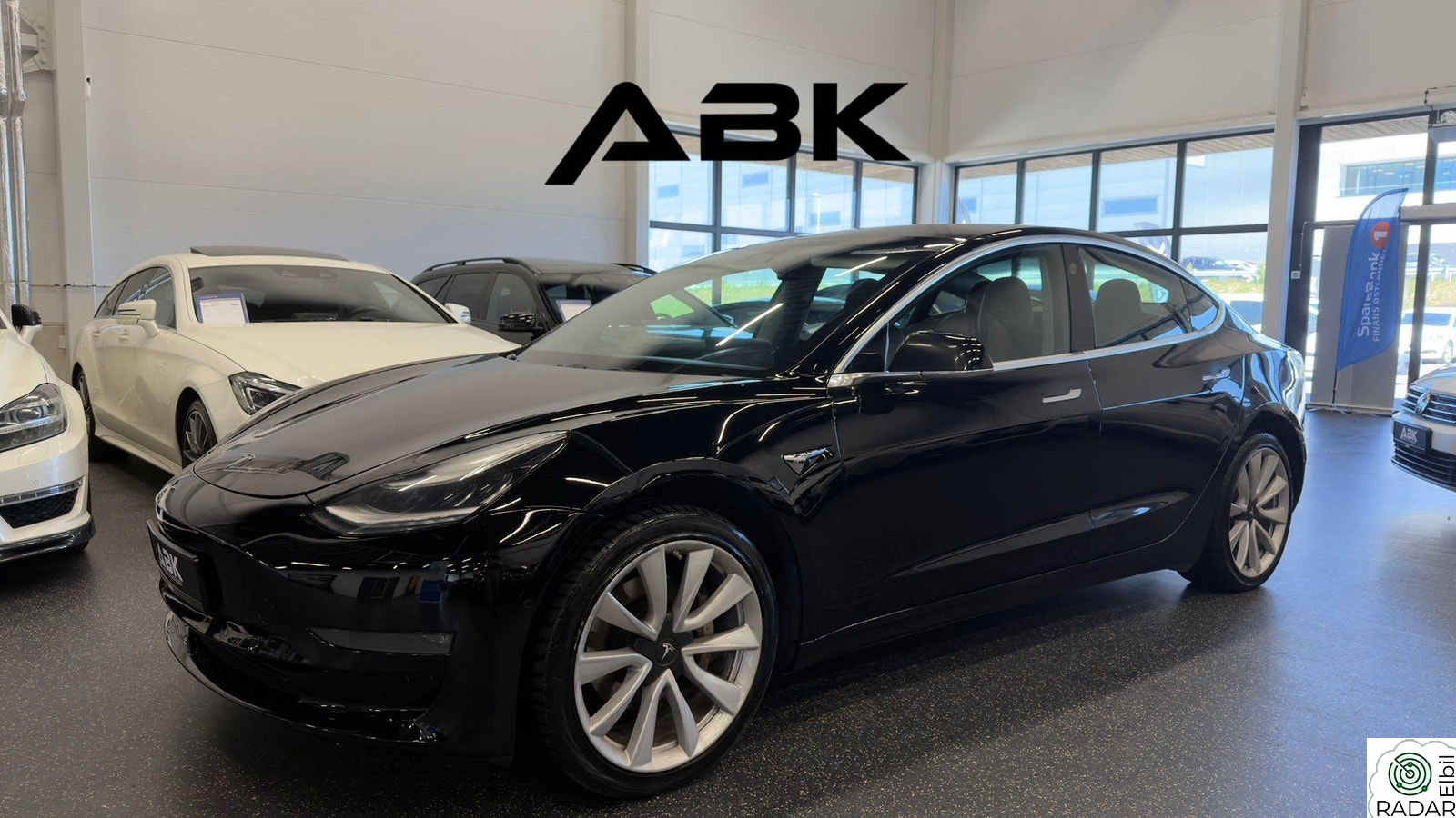 TESLA Model 3 SR 409KM WLTP 306HK H.FESTE AUTOPILOT