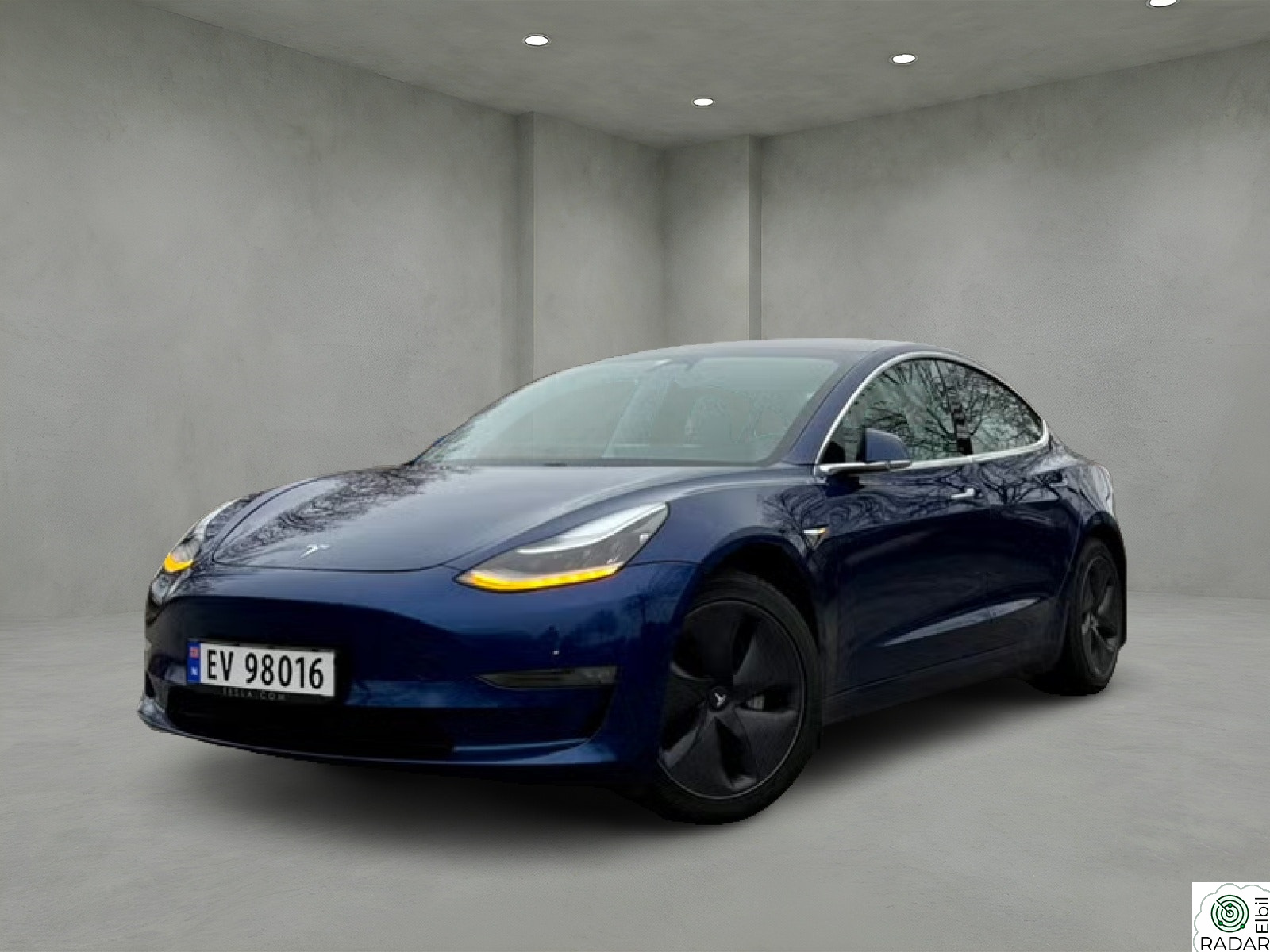 TESLA Model 3 RWD / PÅKOSTET / EU27 / NYE DEKK