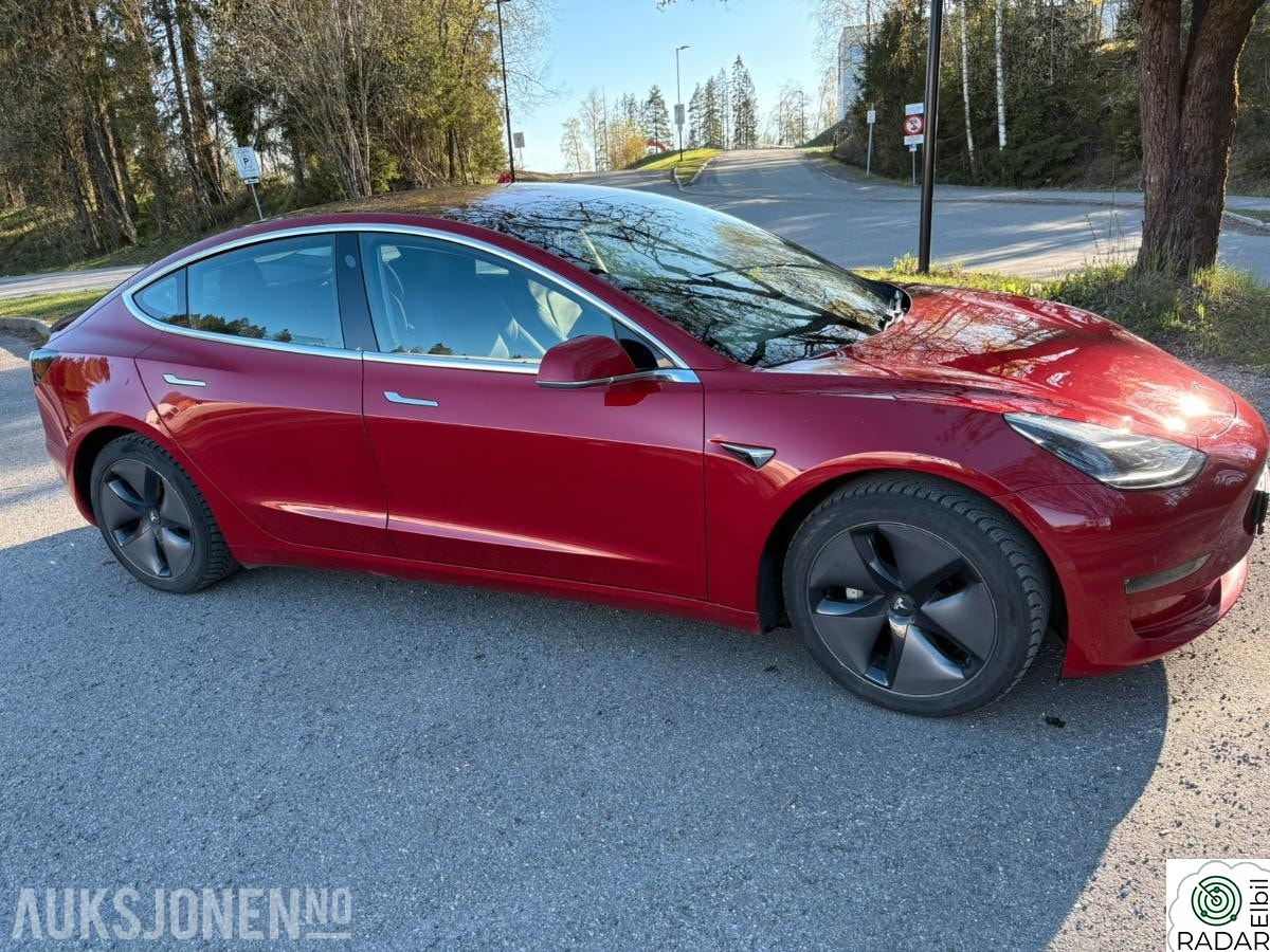 TESLA Model 3 Long Range AWD 4x4 panorama soltak adaptiv cruisekontro